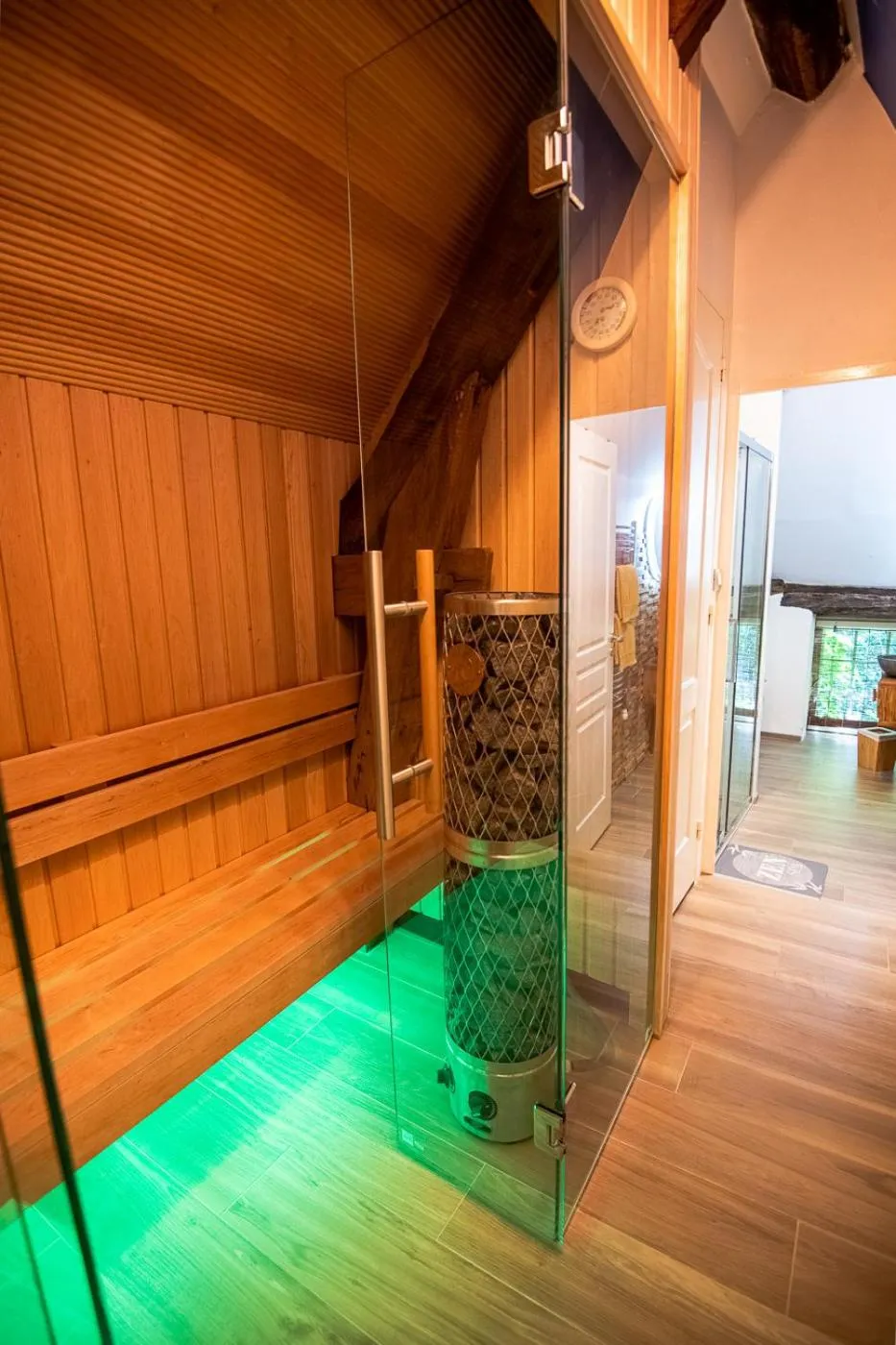 Spa and wellness centre/facilities in Chateau de Vaugrignon - Beer Spa