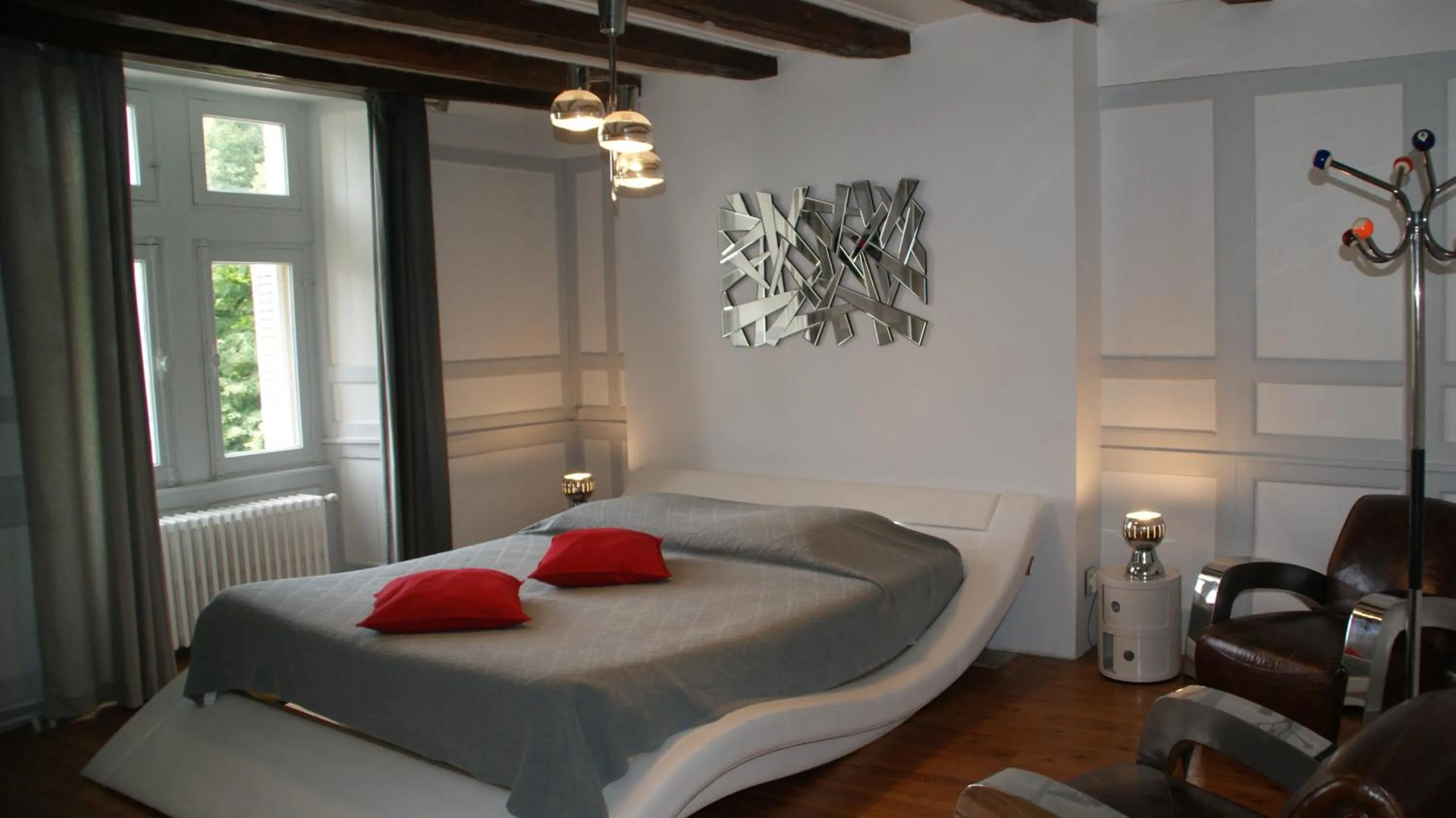 Bed in Chateau de Vaugrignon - Beer Spa