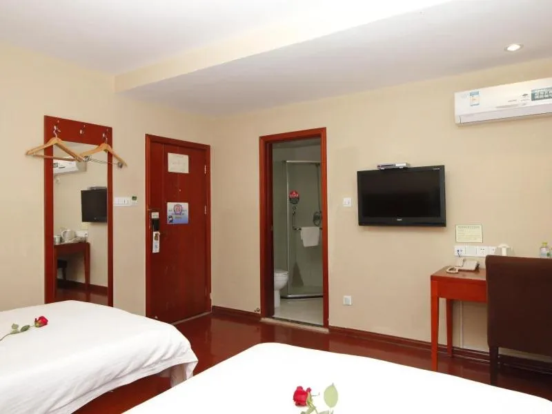 Bed in GreenTree Inn Rizhao West Station Suning Plaza