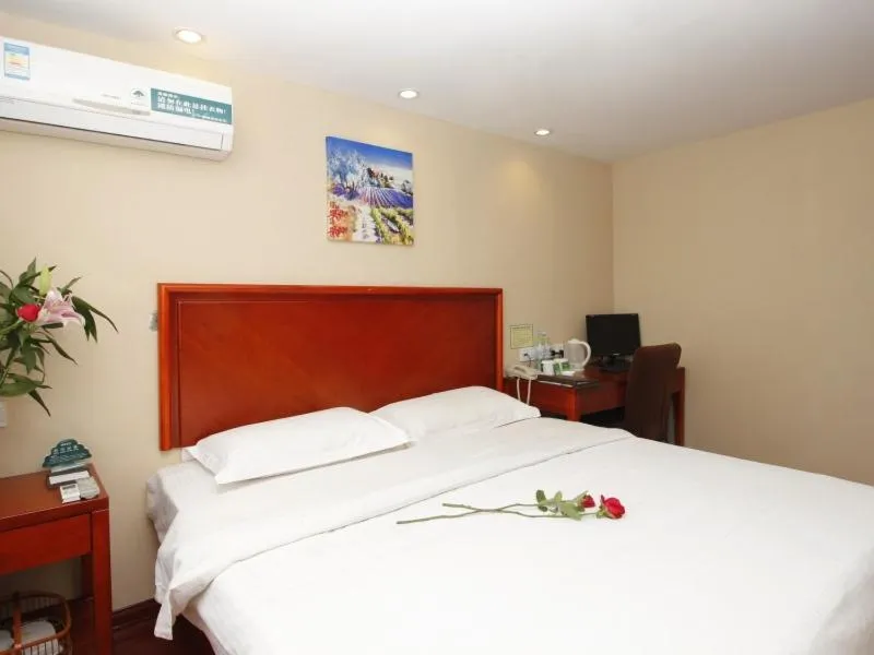 Bed in GreenTree Inn Rizhao West Station Suning Plaza