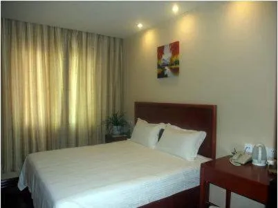Bed in GreenTree Inn Rizhao West Station Suning Plaza