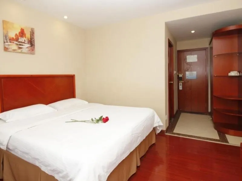 Bed in GreenTree Inn Rizhao West Station Suning Plaza