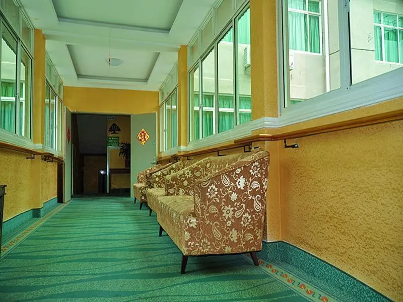 Communal lounge/ TV room in Greentree Inn Shanghai Chongming Bao Town Express Hotel