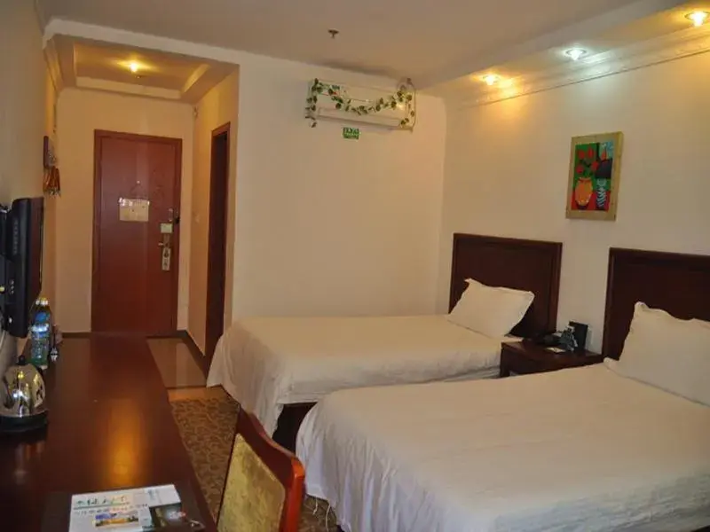 Photo of the whole room, Bed in Greentree Inn Shanghai Chongming Bao Town Express Hotel Photo of the whole room, Bed in Greentree Inn Shanghai Chongming Bao Town Express Hotel