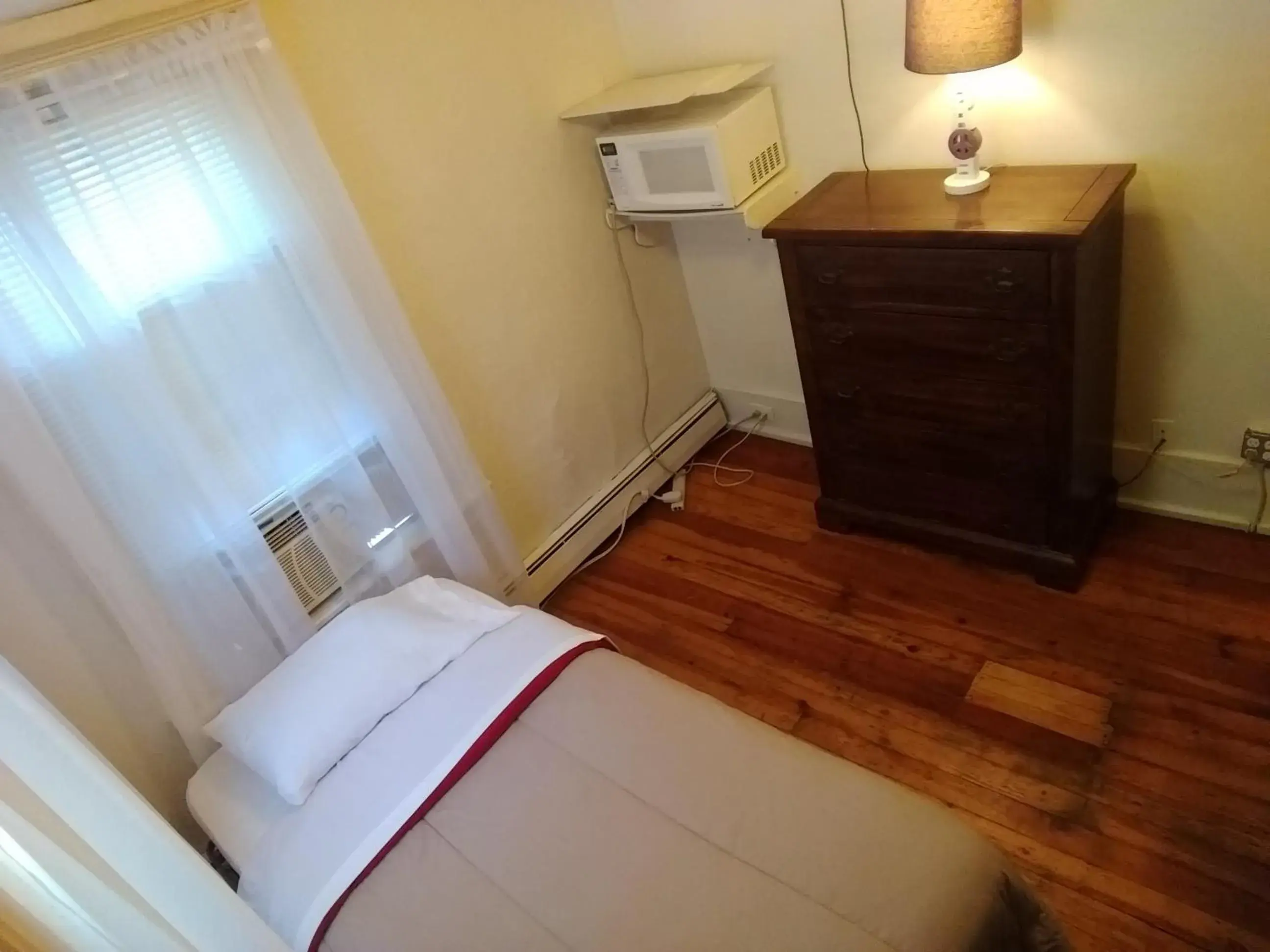 Budget Twin Room in Cappuccio Hotel Budget Twin Room in Cappuccio Hotel