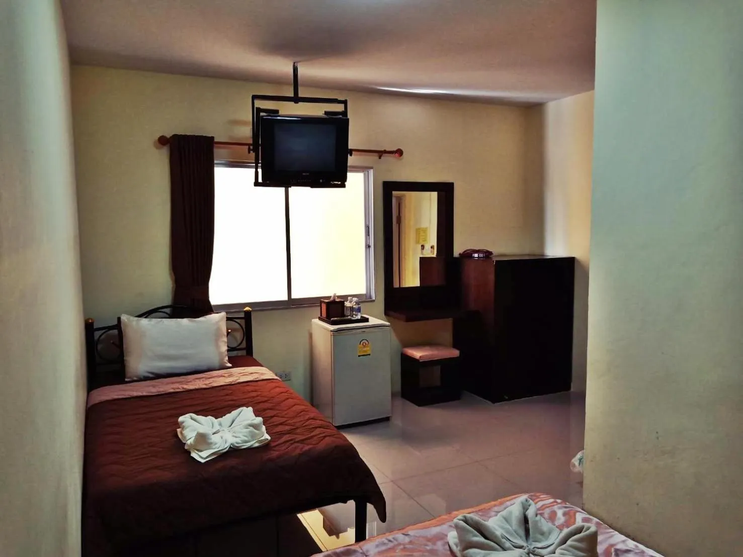 Photo of the whole room, TV/Entertainment Center in Baan Kanta Hotel