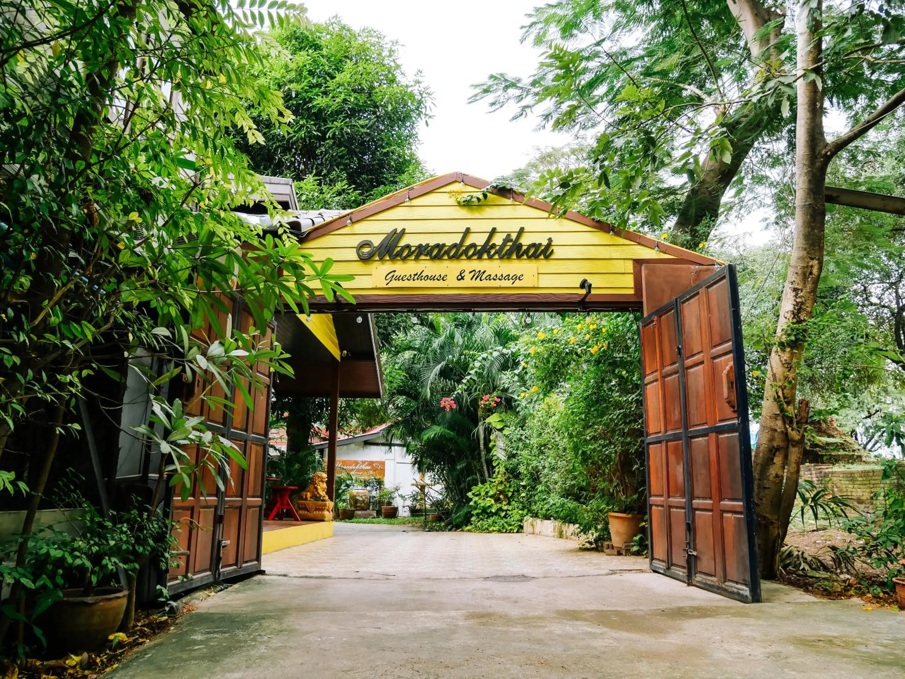 Summer in Moradok Thai Guesthouse