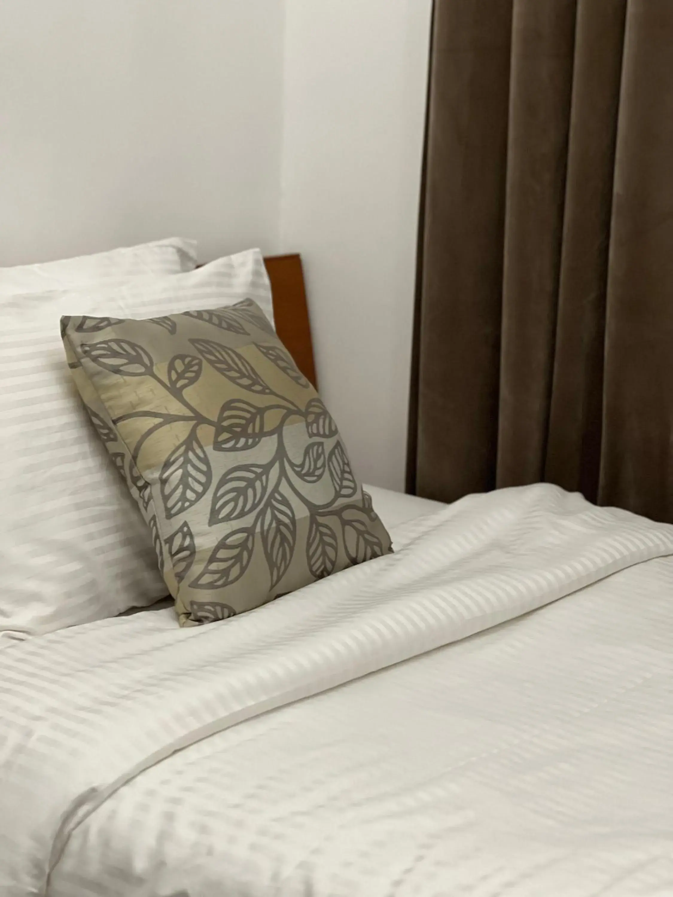 Decorative detail, Bed in Bonita Inn