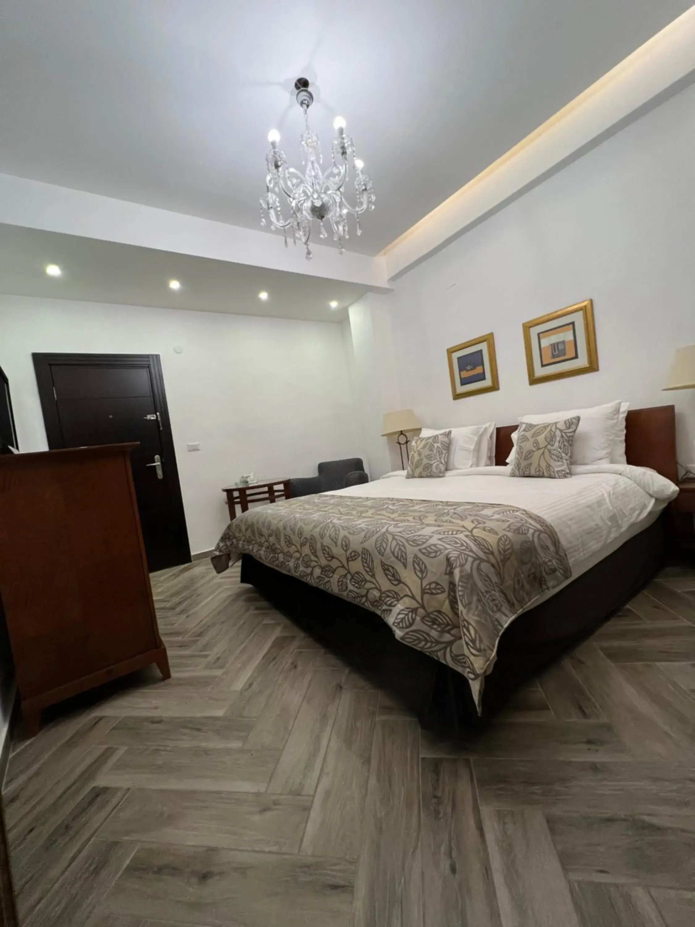 Bedroom, Bed in Bonita Inn
