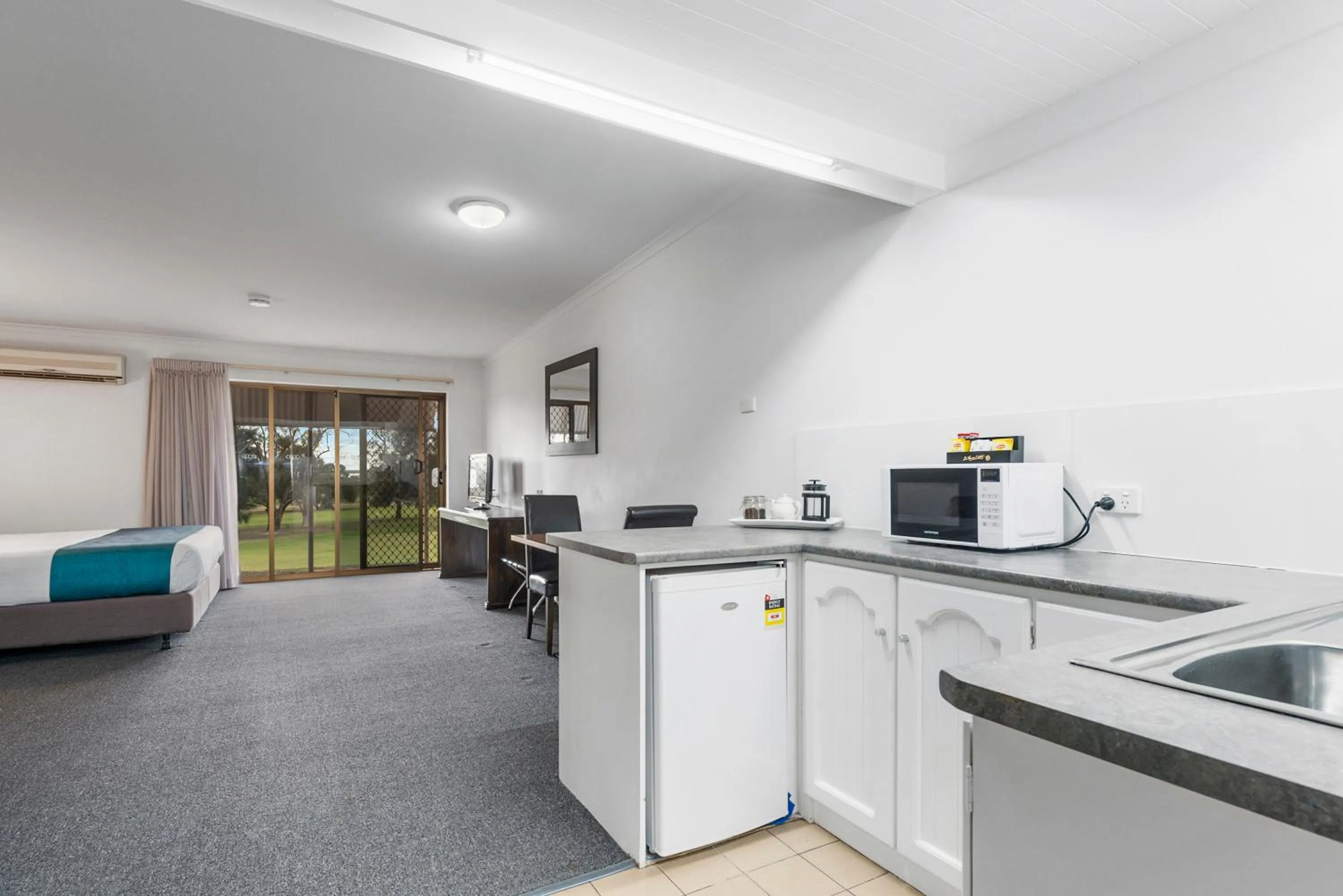Kitchen or kitchenette in Comfort Inn & Suites Riverland