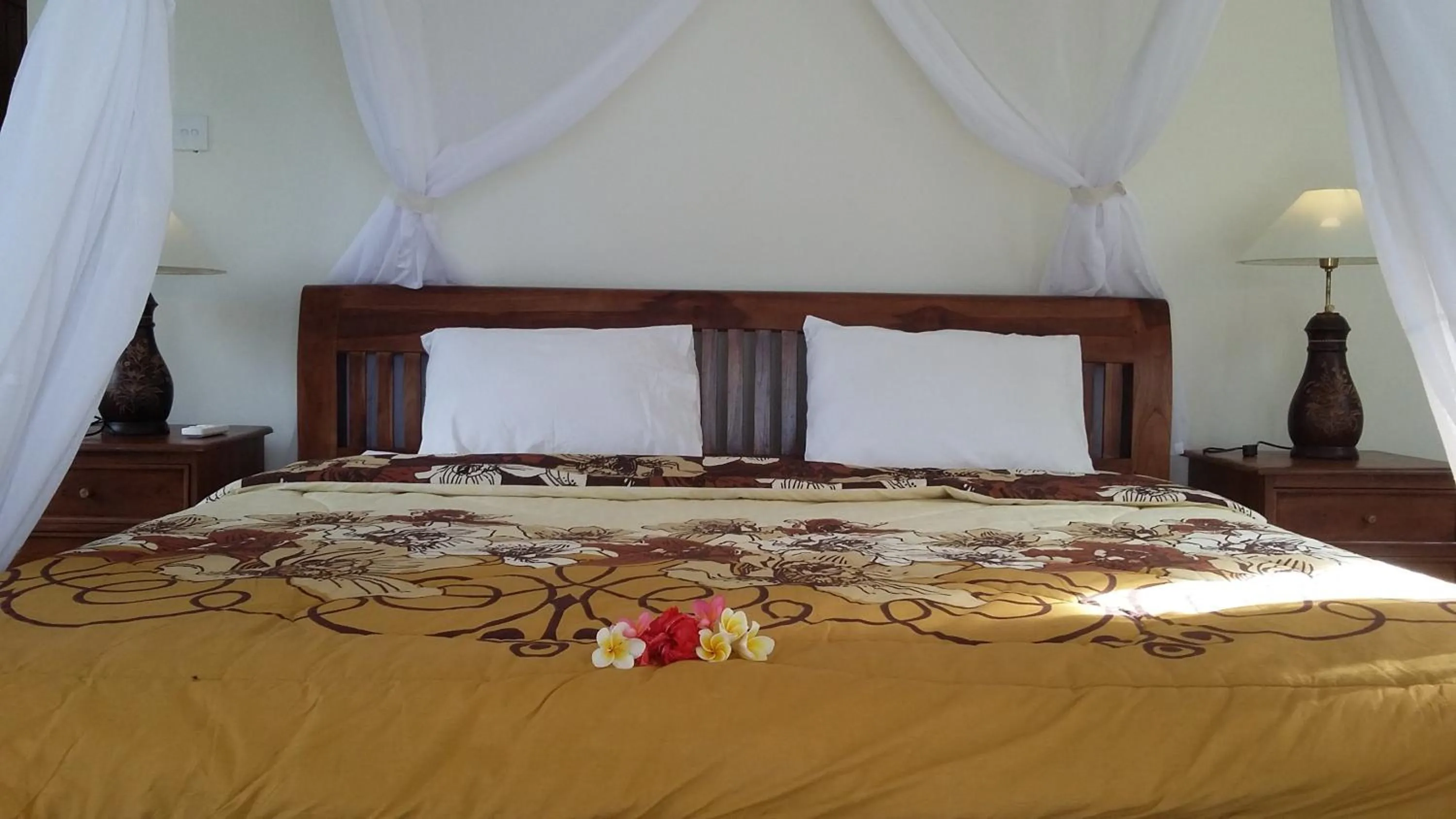 Bed in Three Brothers Bobby's Villas