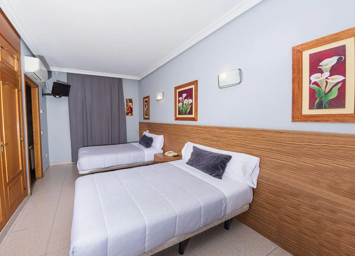 Twin Room with Free Airport Shuttle in Hostal El Cruce Twin Room with Free Airport Shuttle in Hostal El Cruce