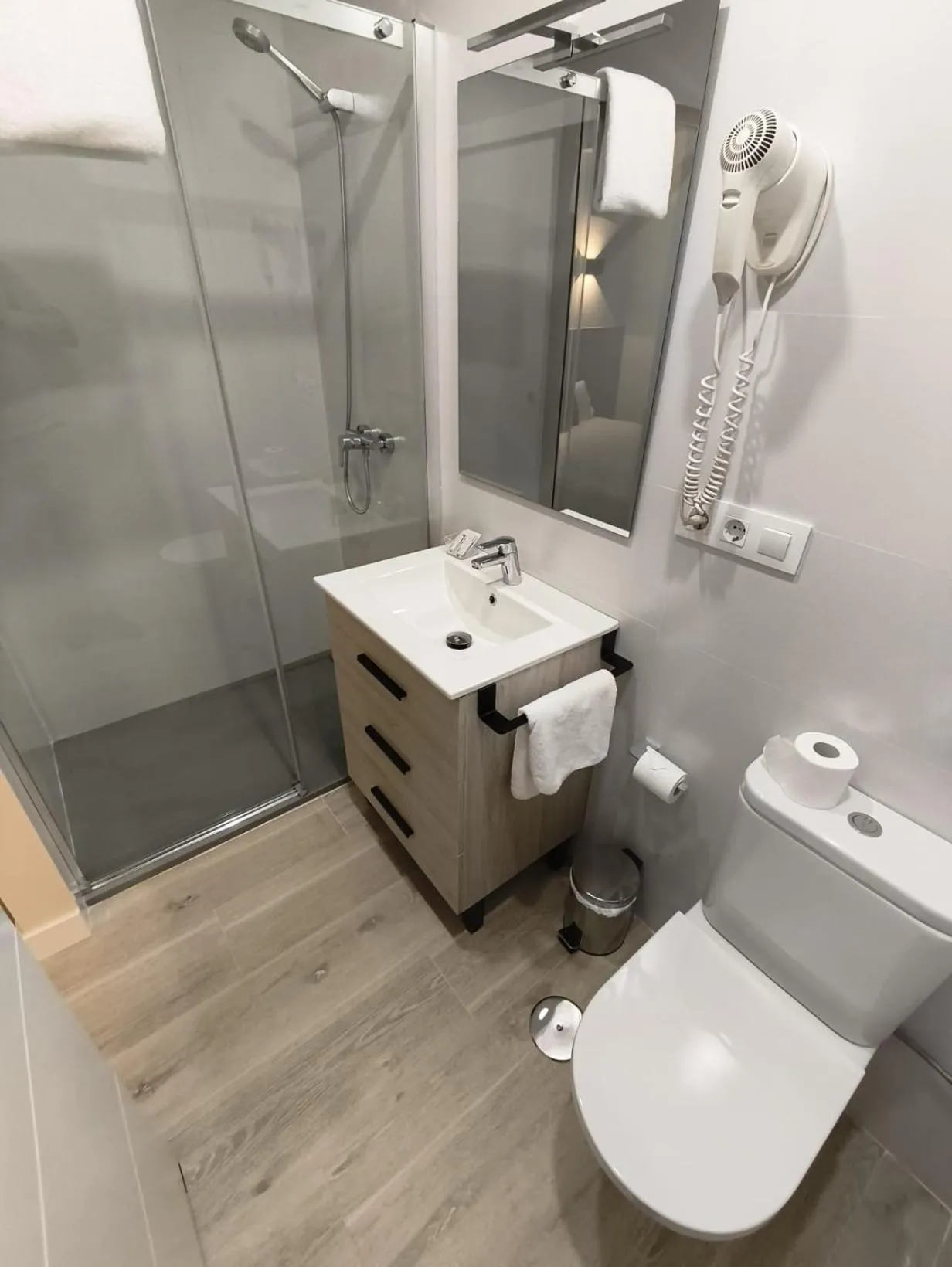 Shower in Hostal El Cruce