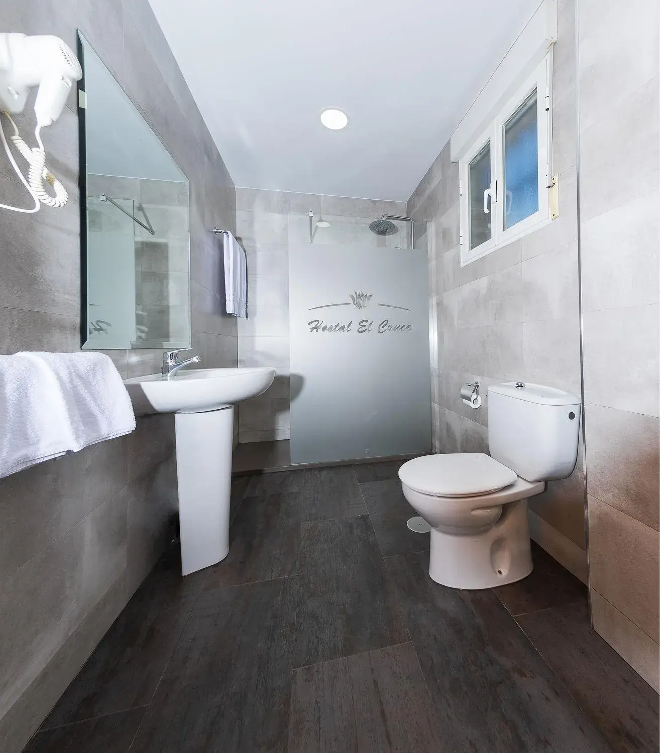 Twin Room with Free Airport Shuttle in Hostal El Cruce Twin Room with Free Airport Shuttle in Hostal El Cruce