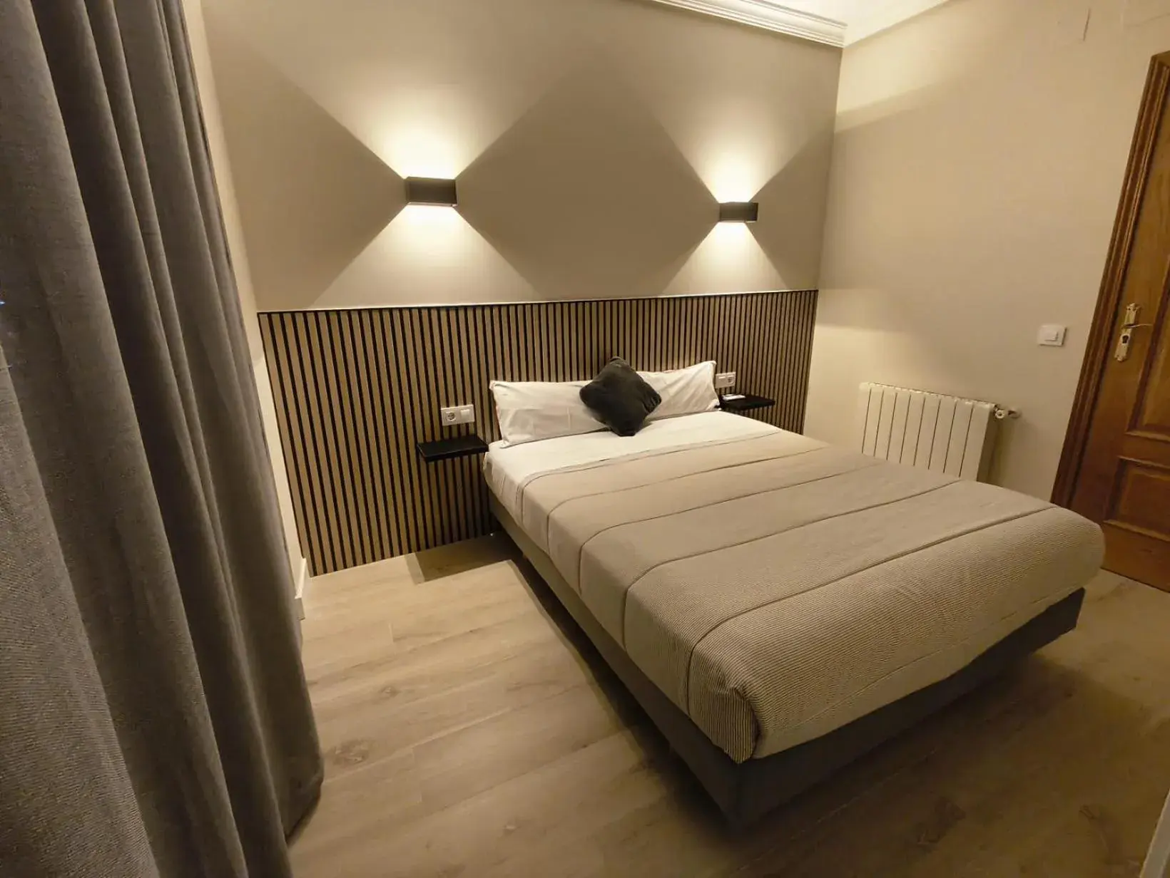 Double Room with Free Airport Shuttle in Hostal El Cruce Double Room with Free Airport Shuttle in Hostal El Cruce