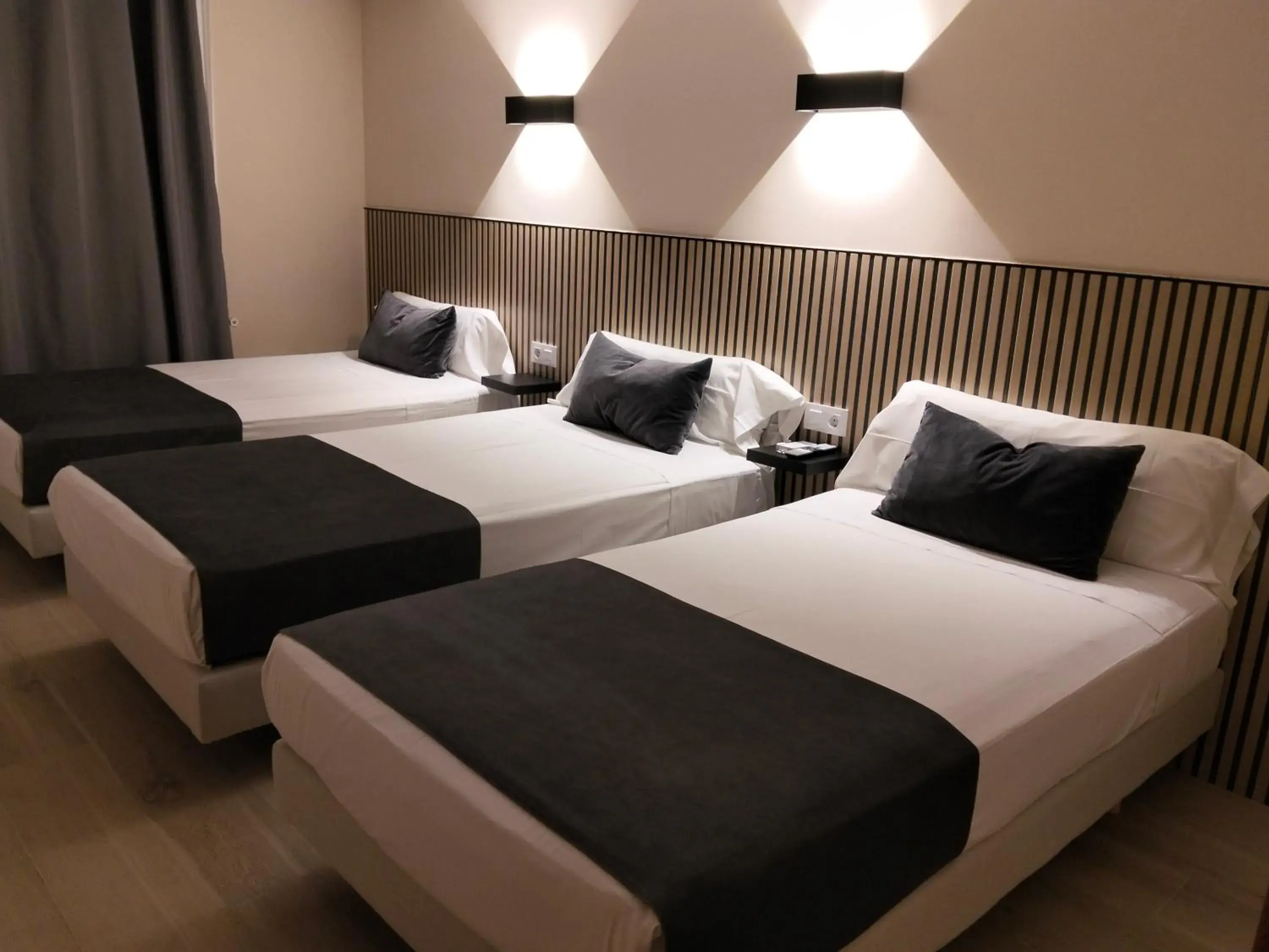 Double Room with Extra Bed & Free Airport Shuttle in Hostal El Cruce Double Room with Extra Bed & Free Airport Shuttle in Hostal El Cruce