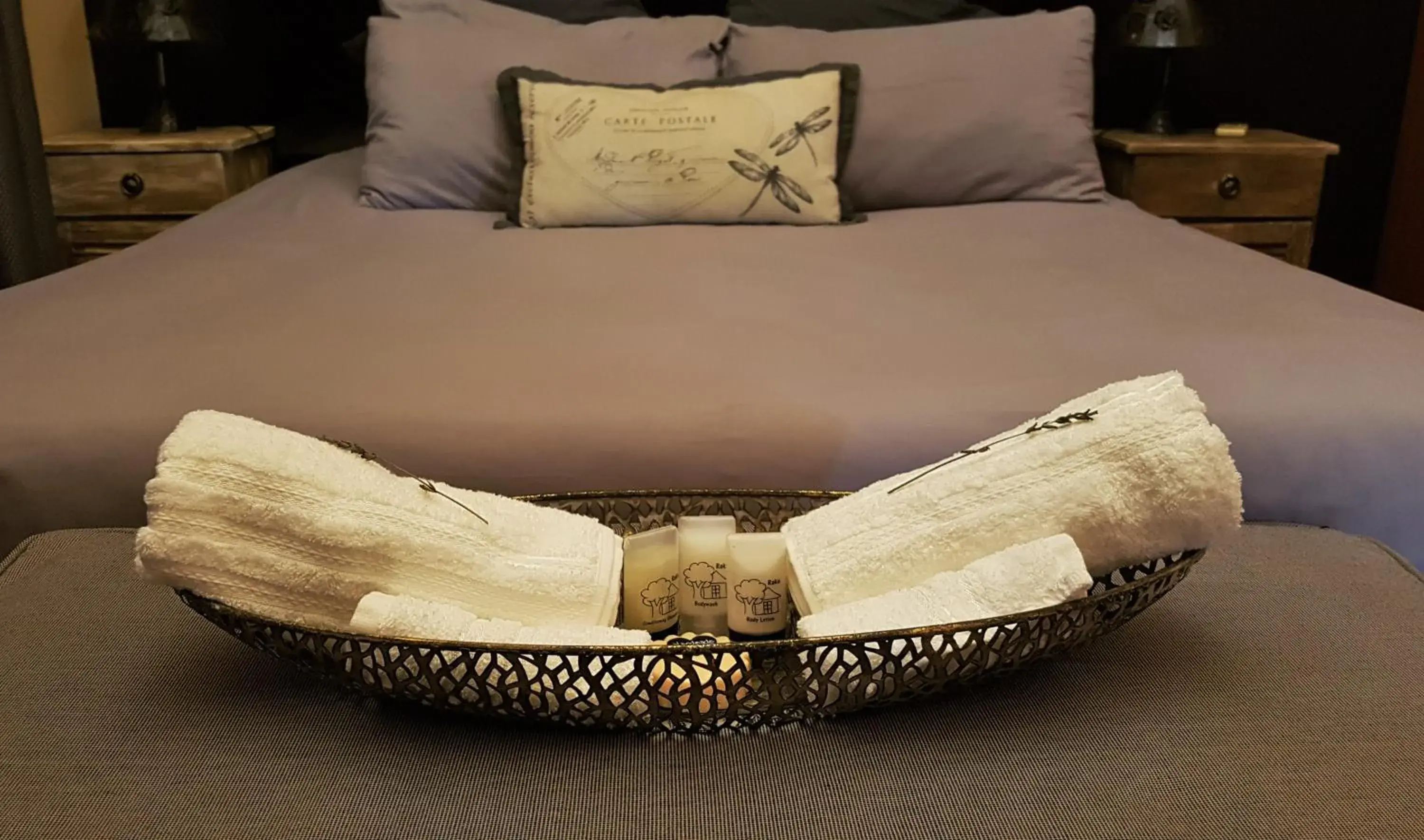 Shower, Bed in Raka Cottage Shower, Bed in Raka Cottage