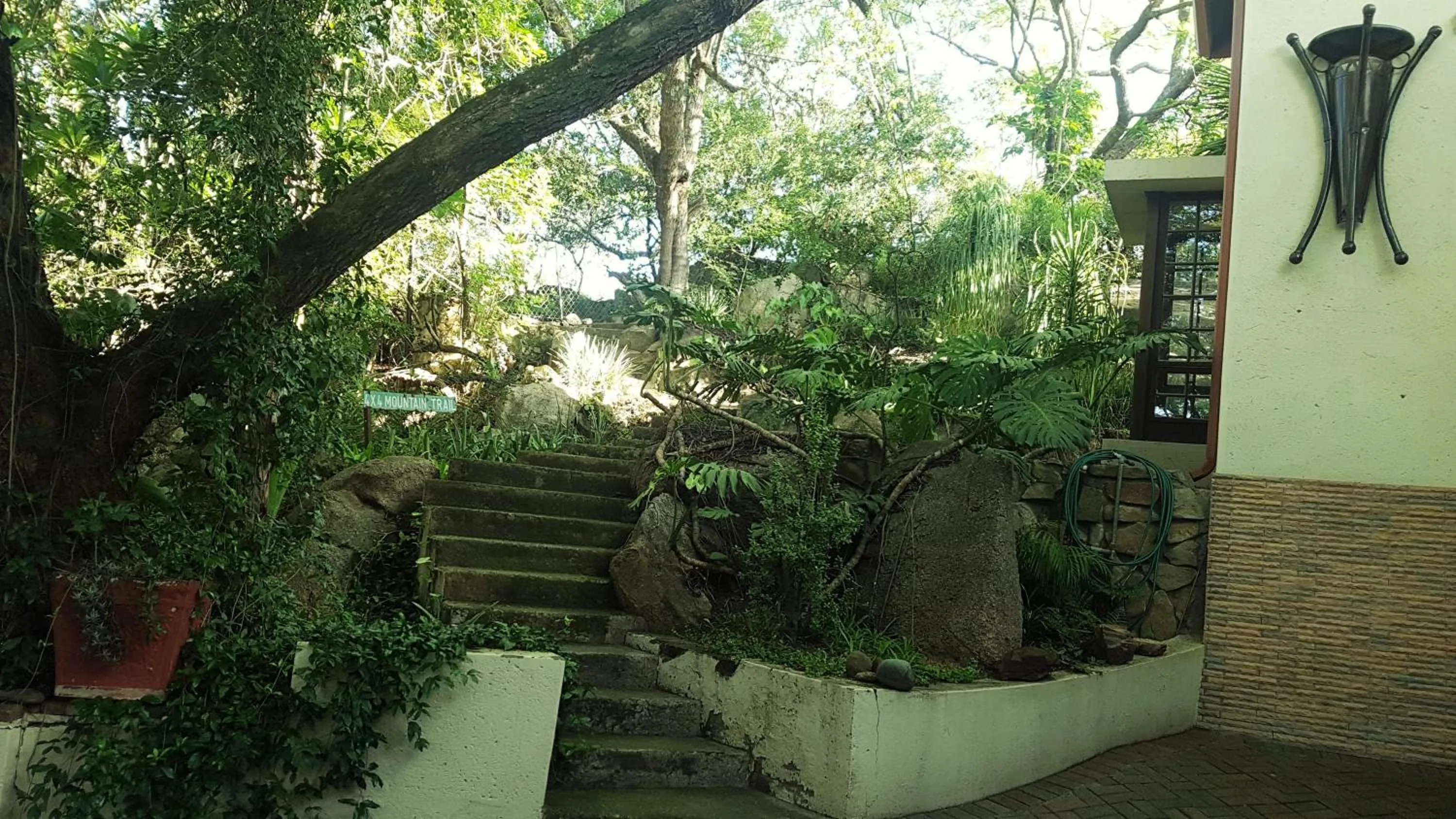 Property building in Raka Cottage