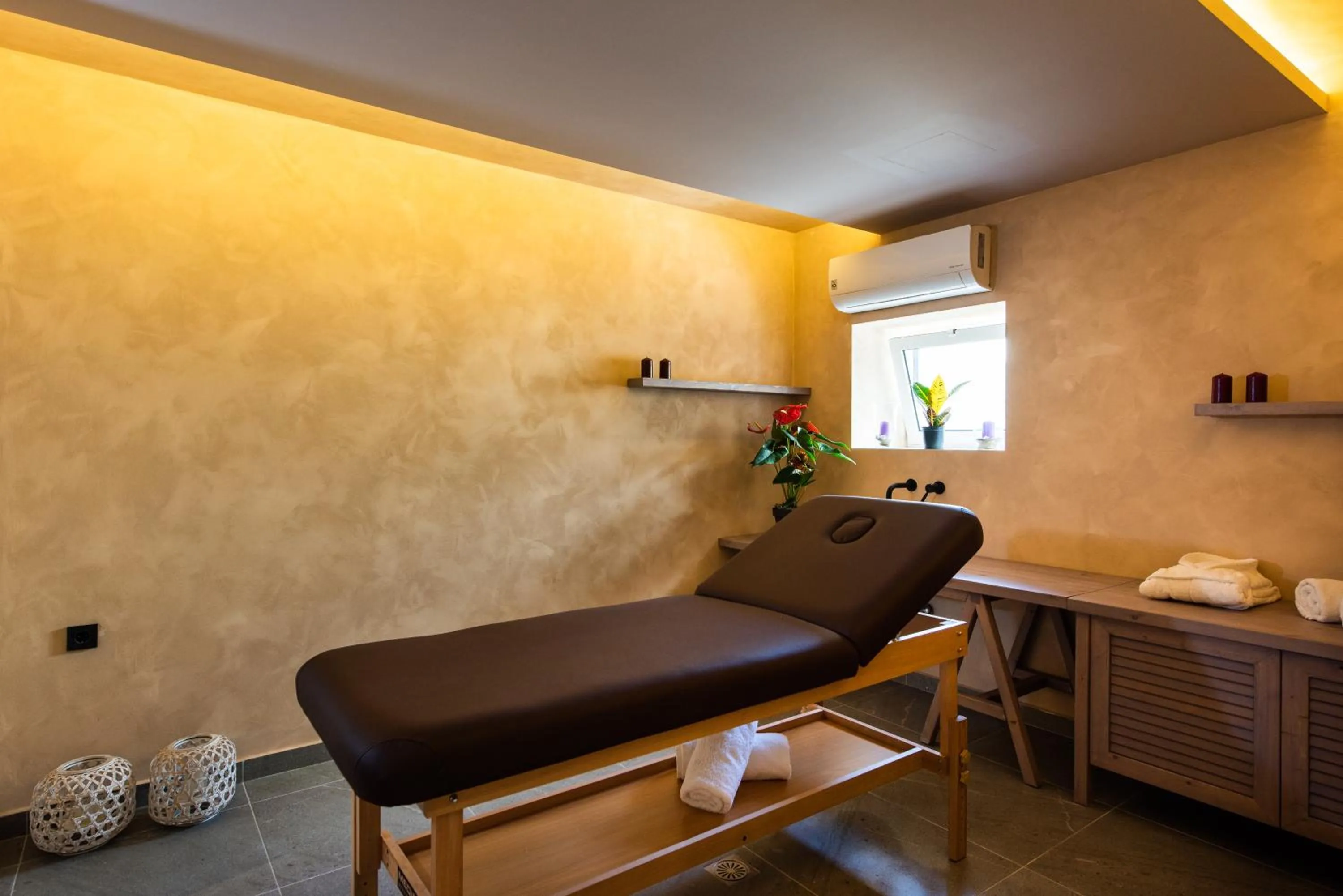 Massage in Balos Beach