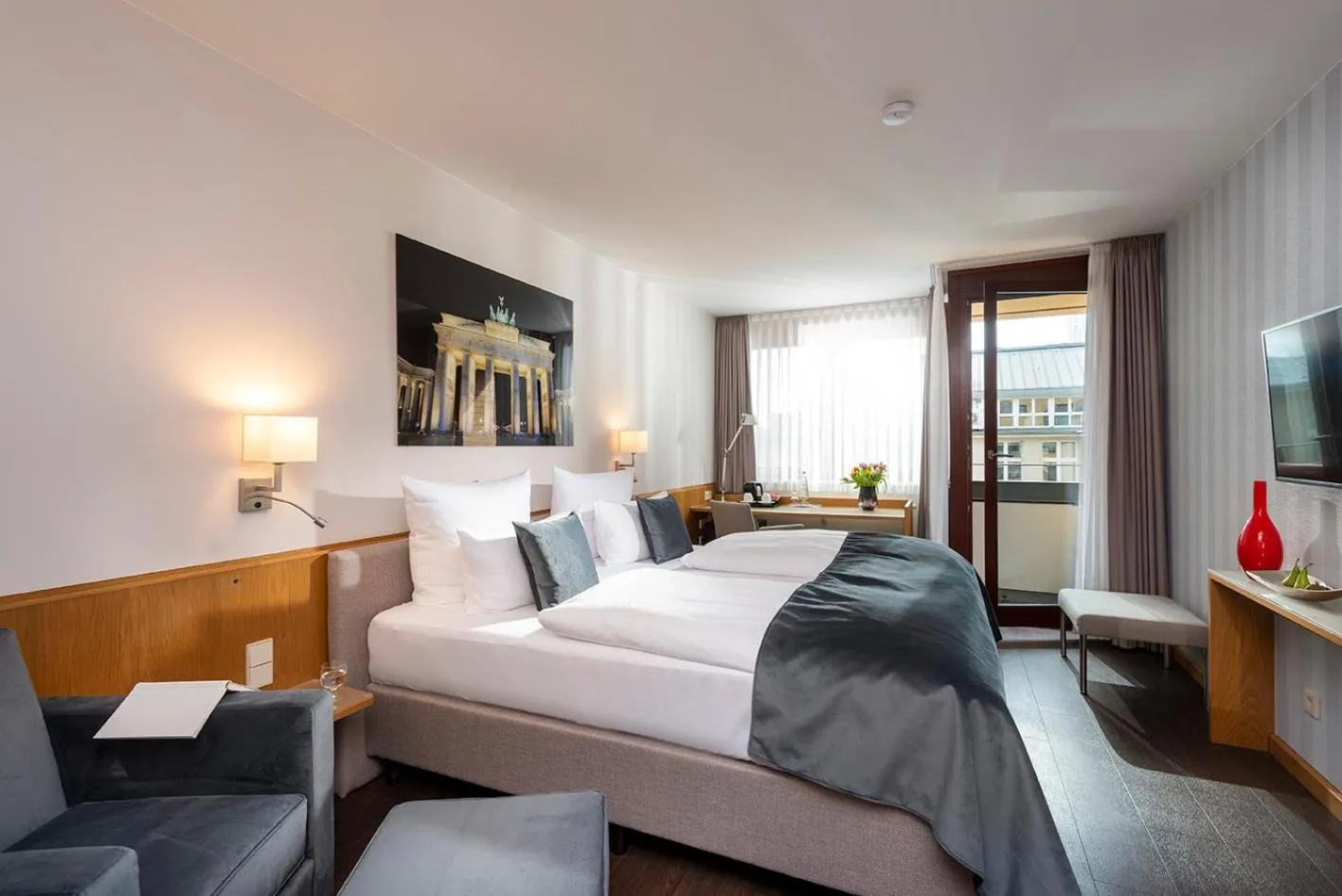 Balcony/Terrace, Bed in Hotel Aquino Berlin