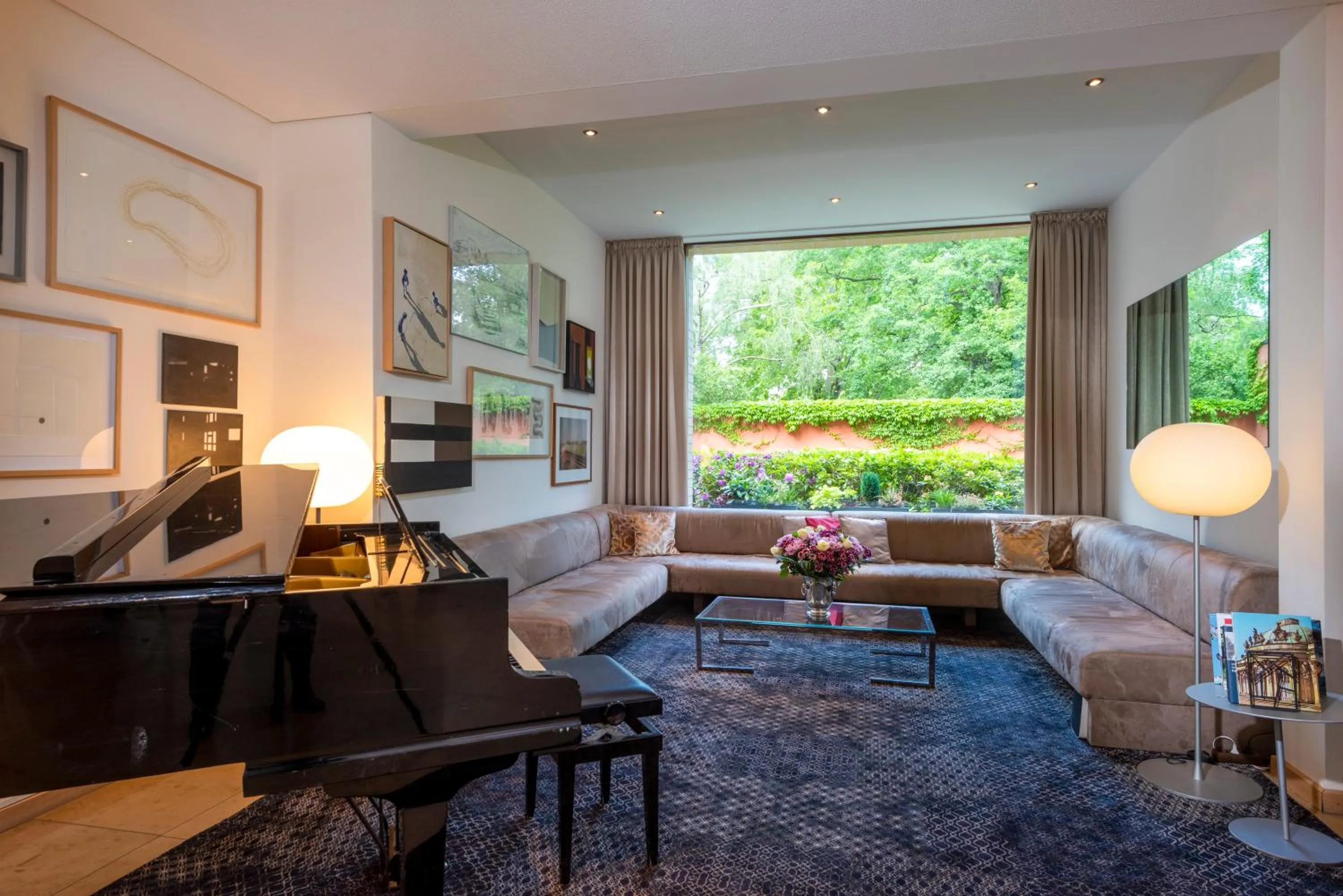 Lobby or reception in Hotel Aquino Berlin