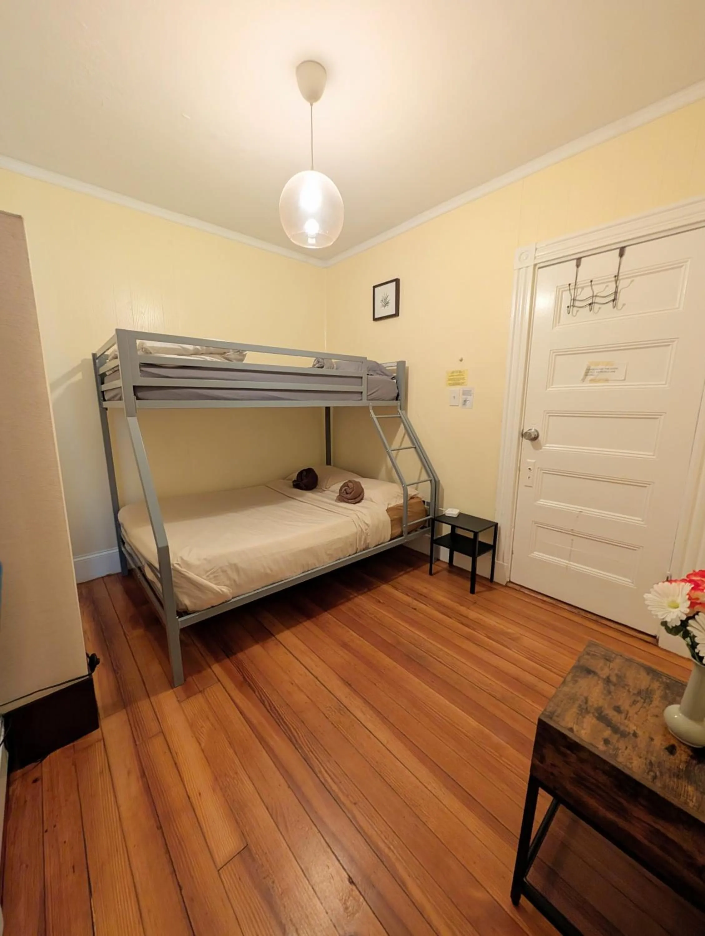 Bed in Boston Homestel