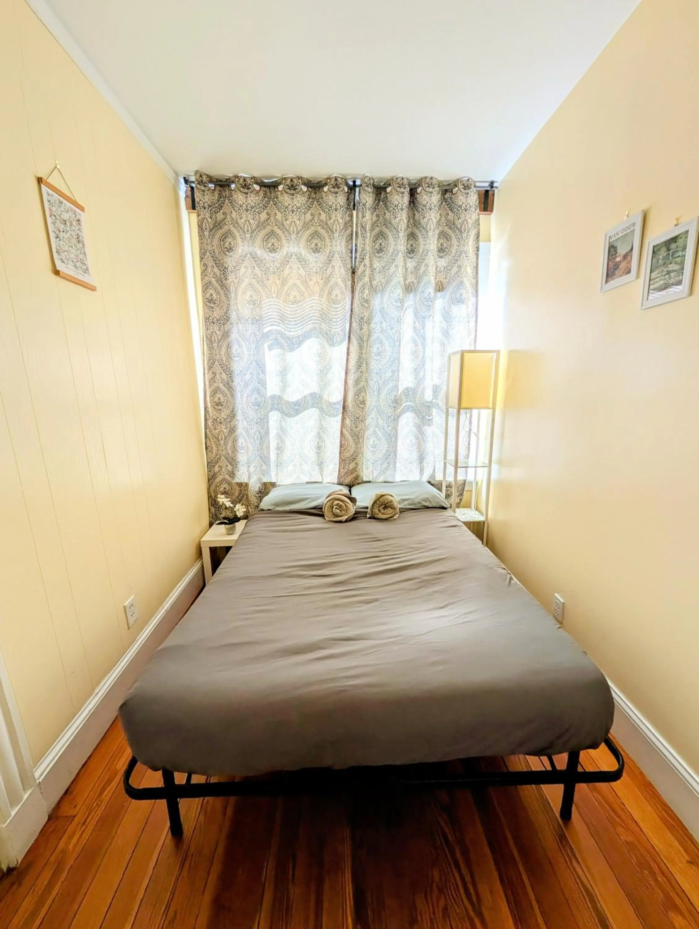 Bed in Boston Homestel