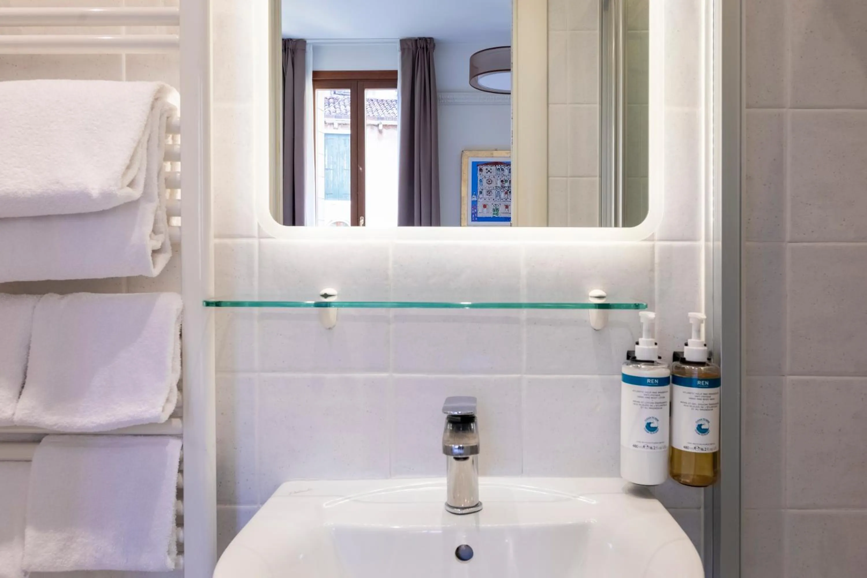 Bathroom in Numa Venice Palazzo Orseolo