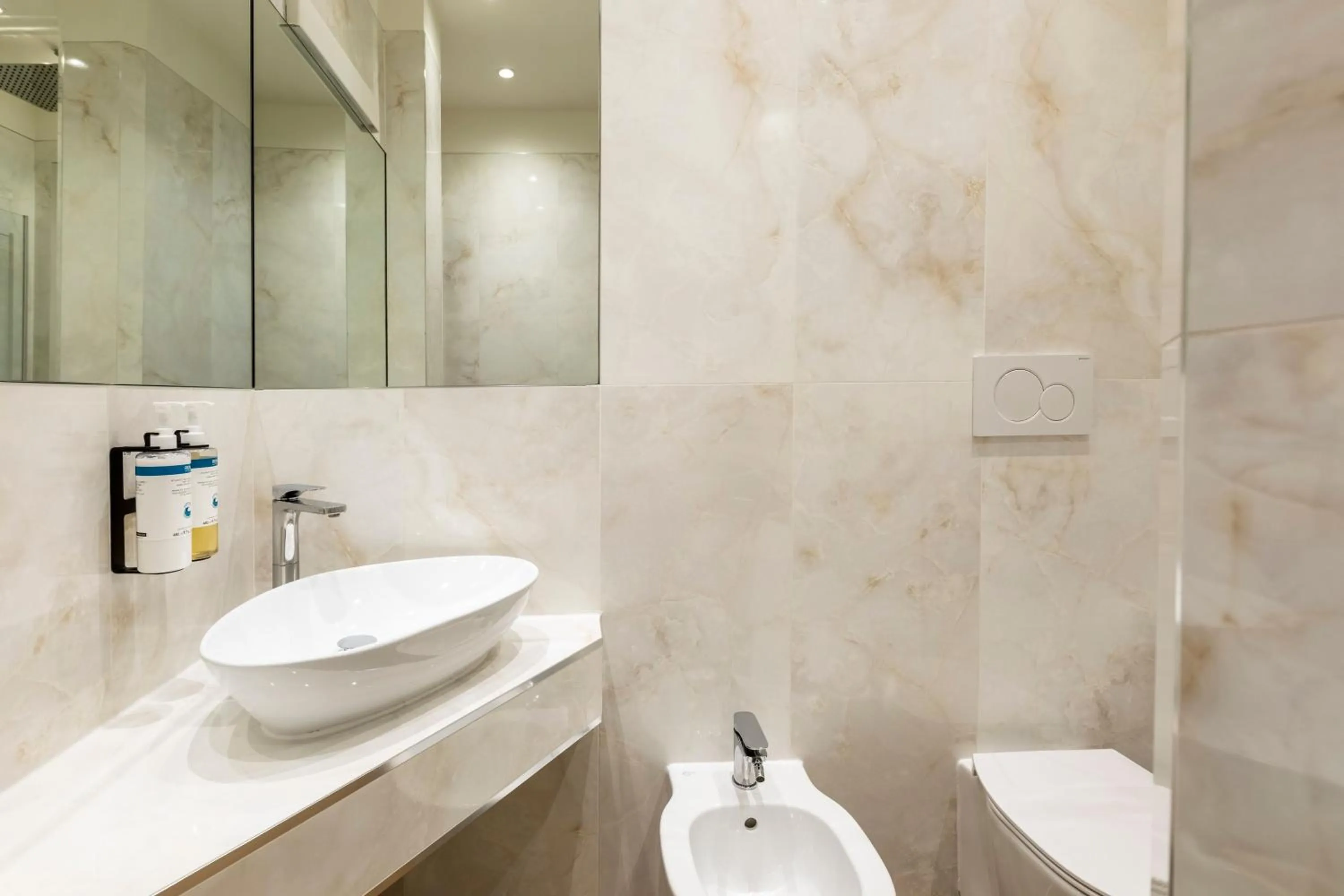 Toilet in Numa Venice Palazzo Orseolo