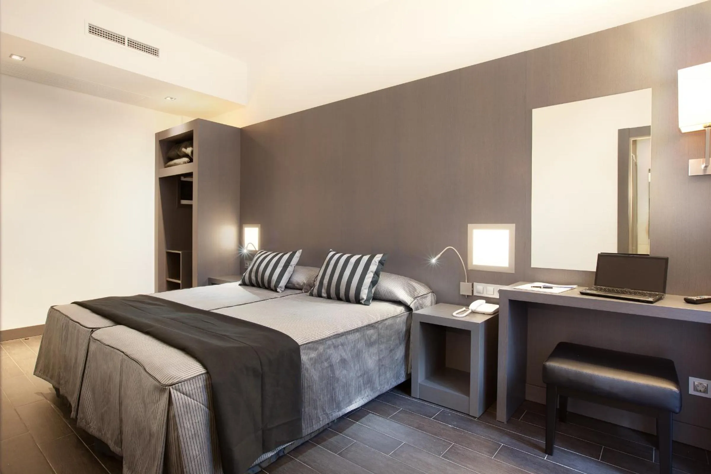 Photo of the whole room, Bed in Dalia Ramblas