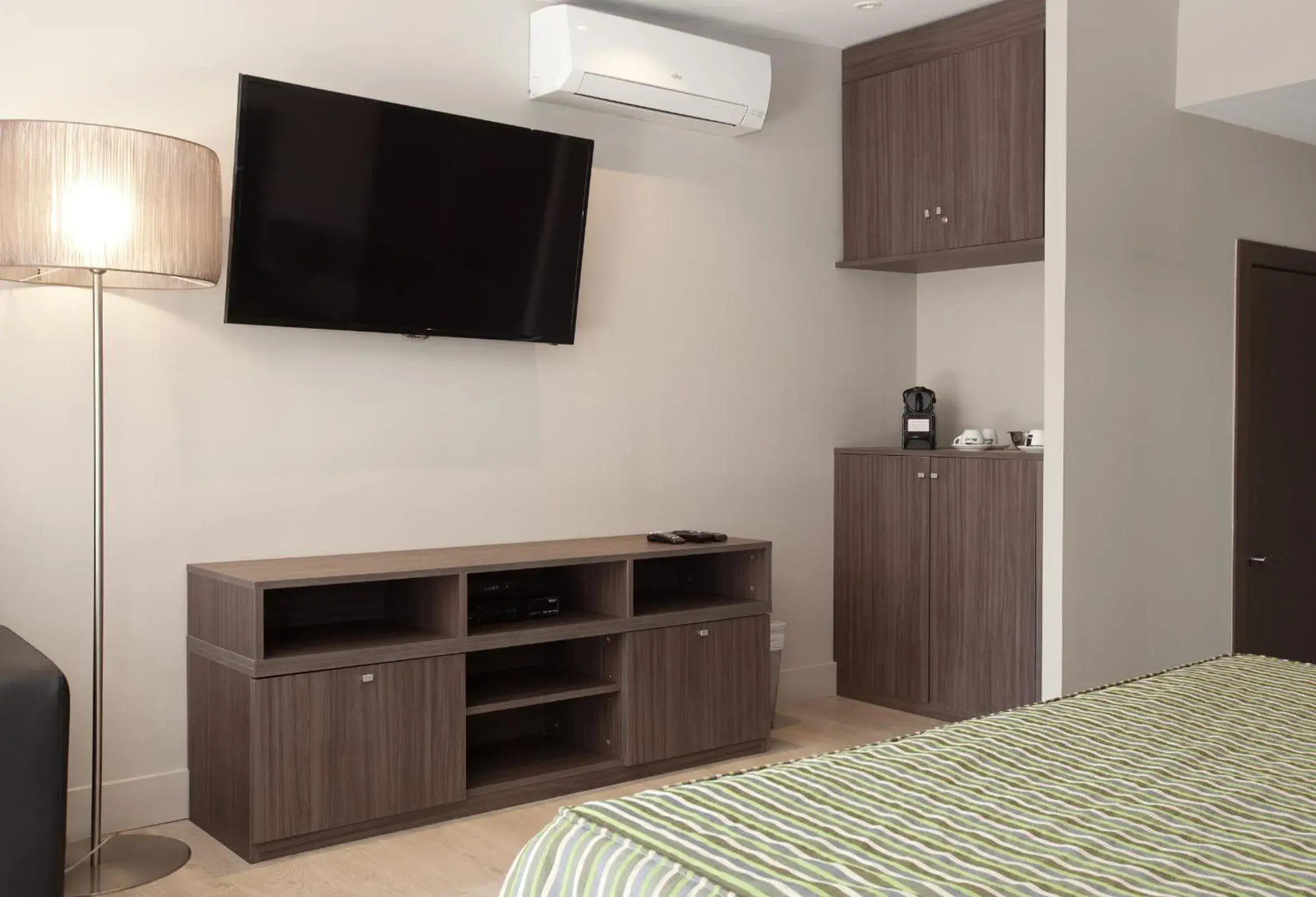 TV and multimedia, Bed in Dalia Ramblas TV and multimedia, Bed in Dalia Ramblas