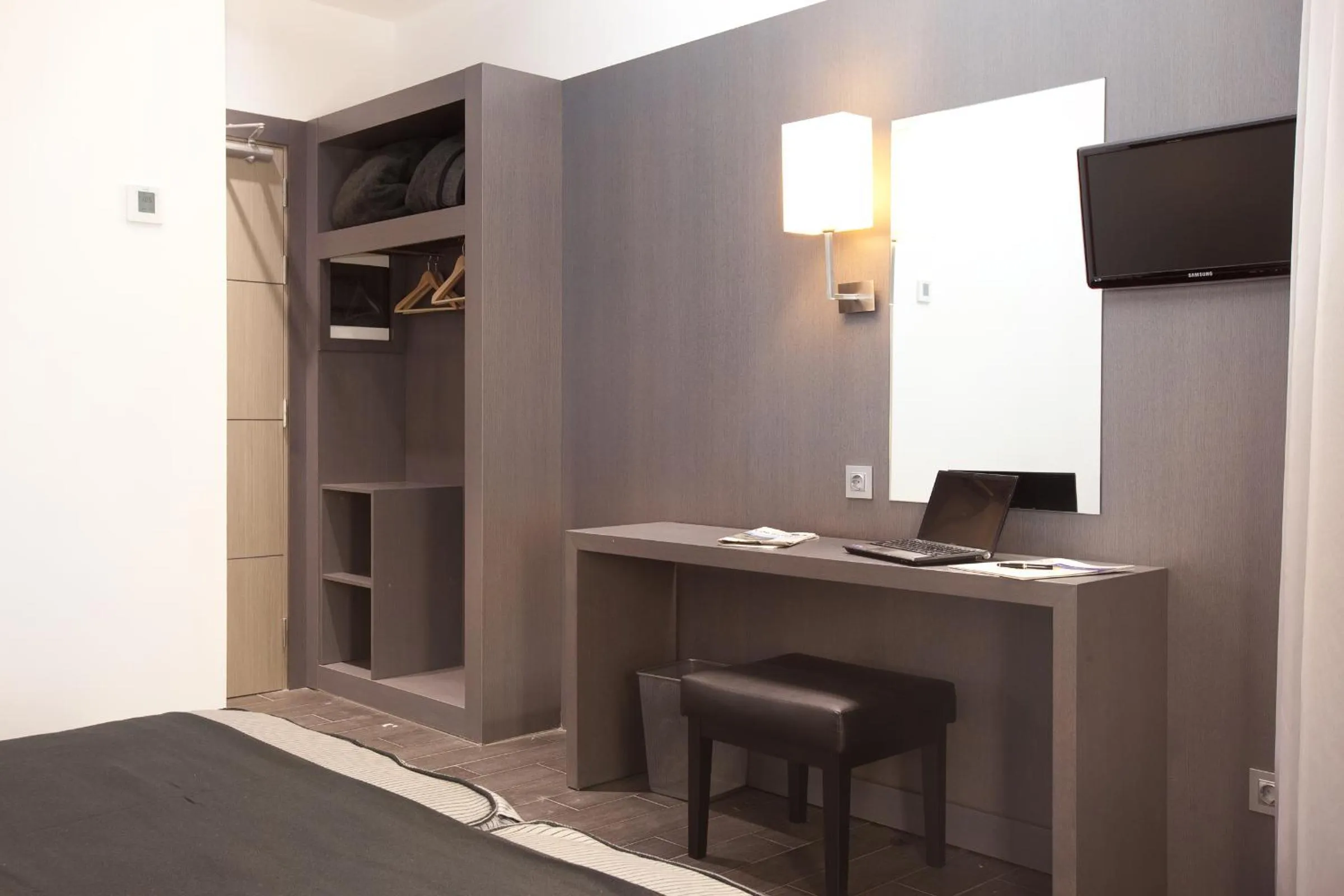 TV and multimedia in Dalia Ramblas