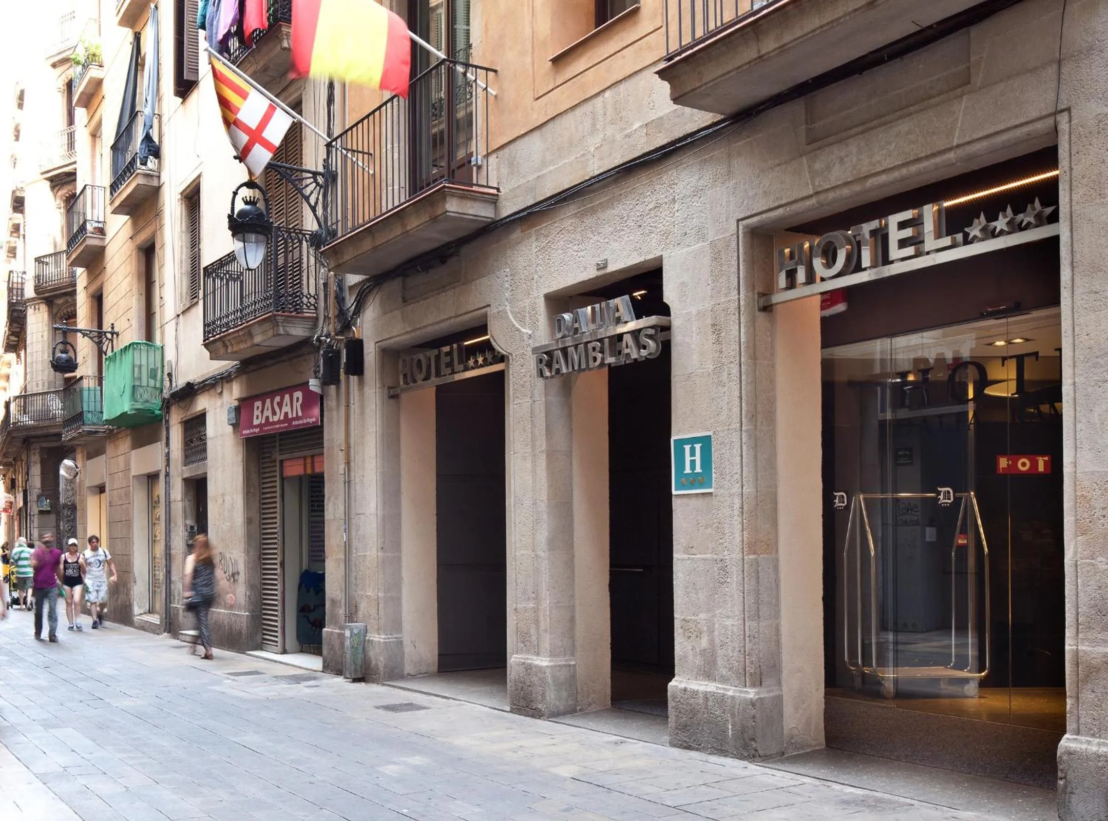 Facade/entrance in Dalia Ramblas