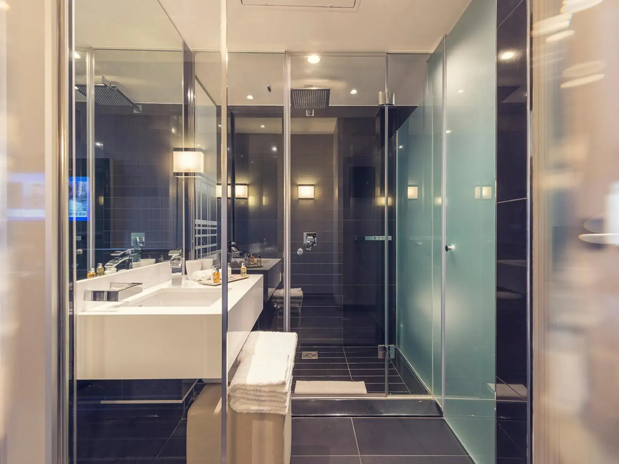 Luxury Queen Room - single occupancy in The Maslow Hotel, Sandton Luxury Queen Room - single occupancy in The Maslow Hotel, Sandton