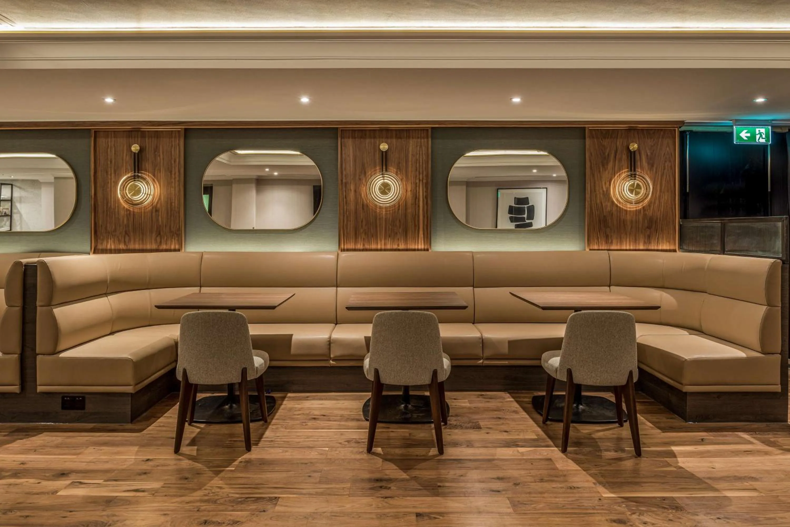 Lounge or bar in Hilton London Watford