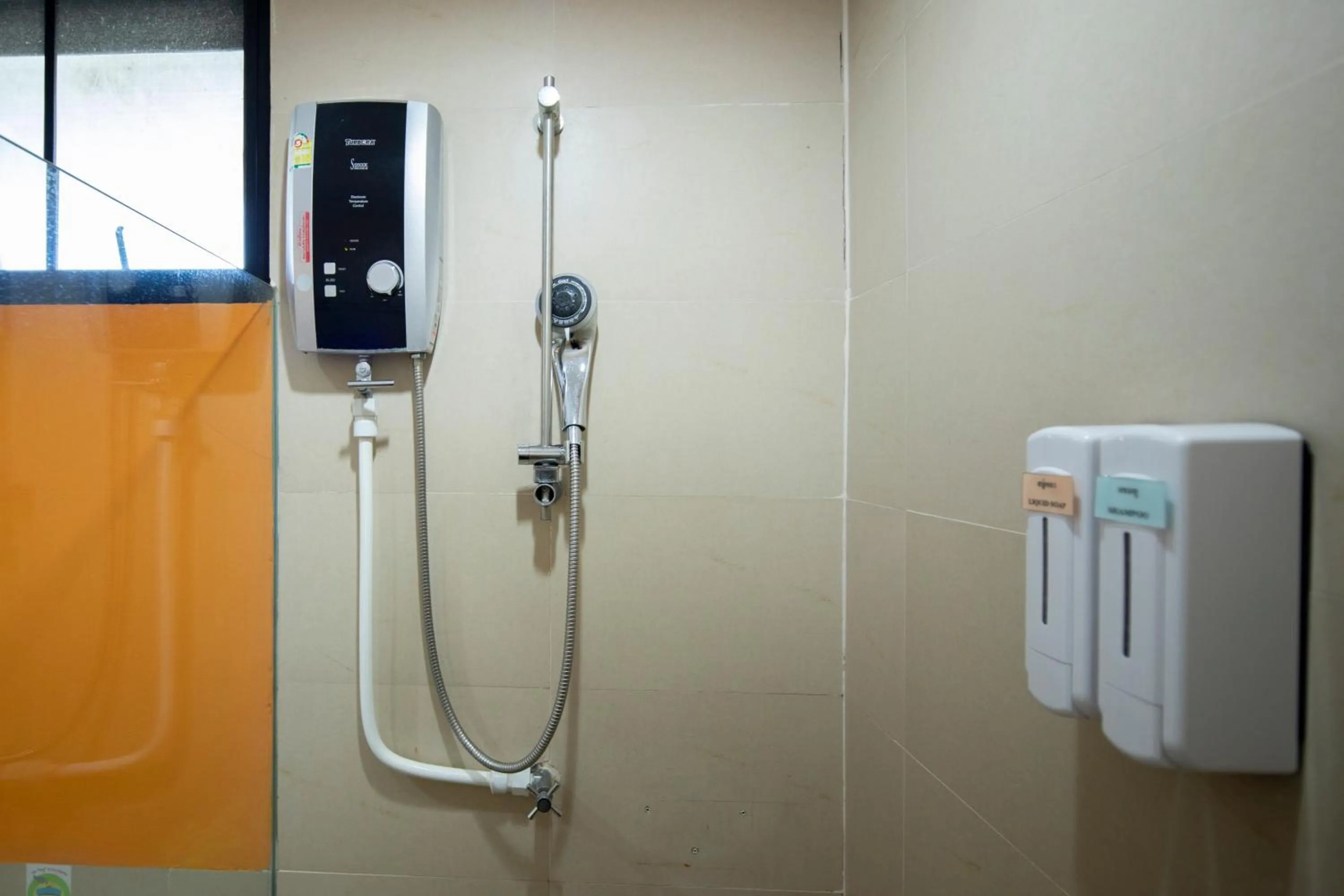 Shower in @ Border Hotel, Aranyaprateth