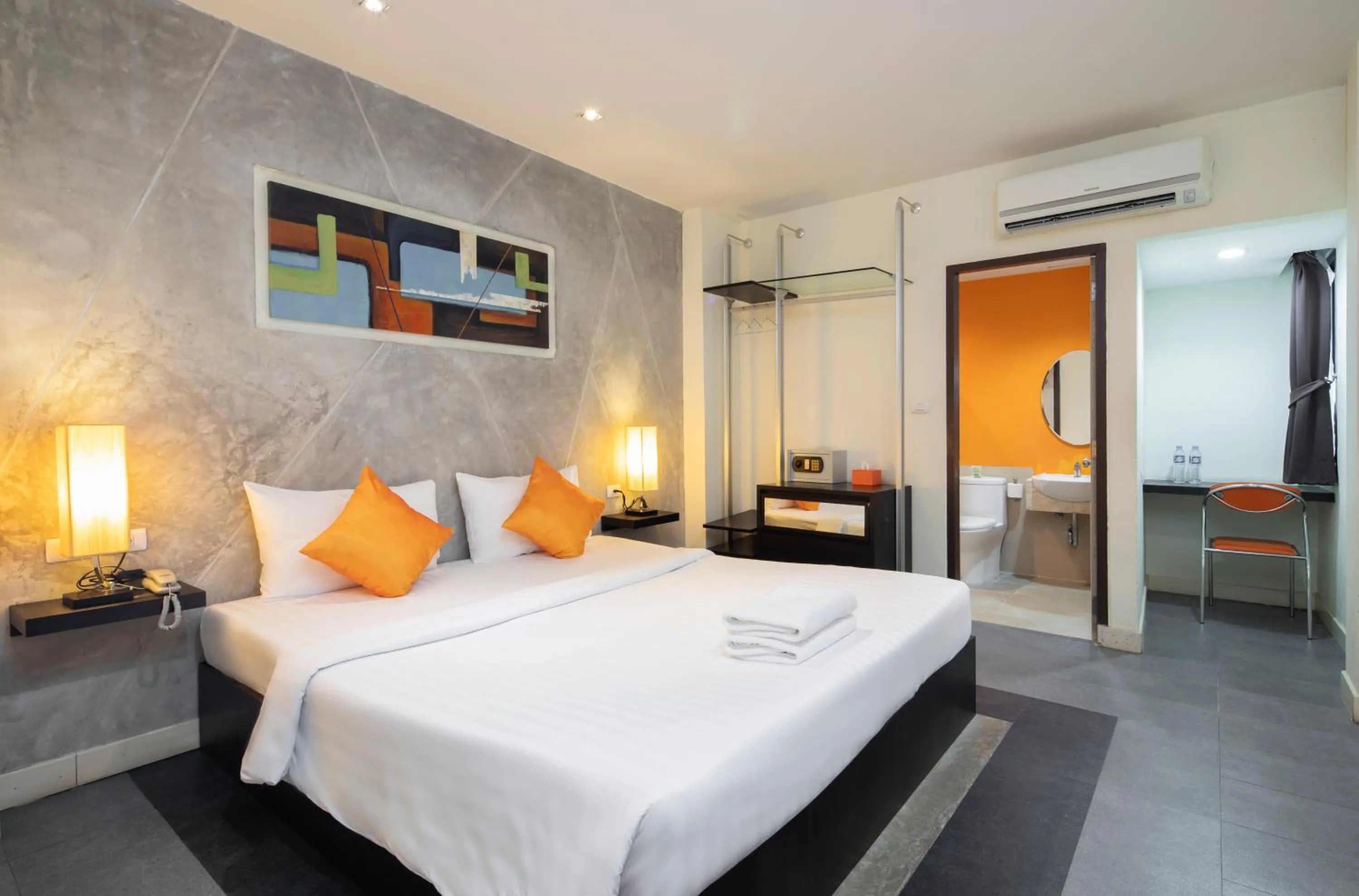 Photo of the whole room, Bed in @ Border Hotel, Aranyaprateth