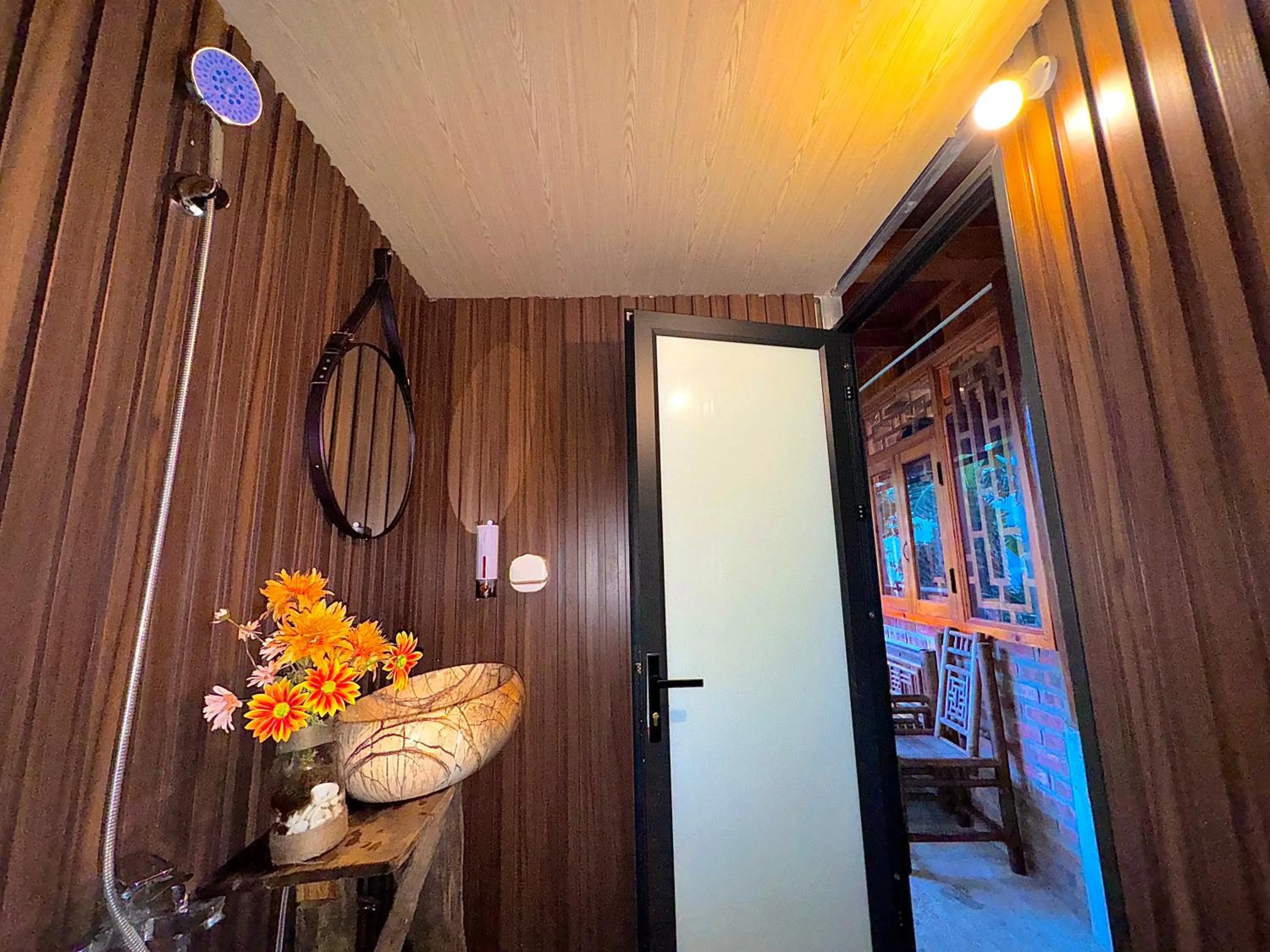Shower in Surelee Homestay