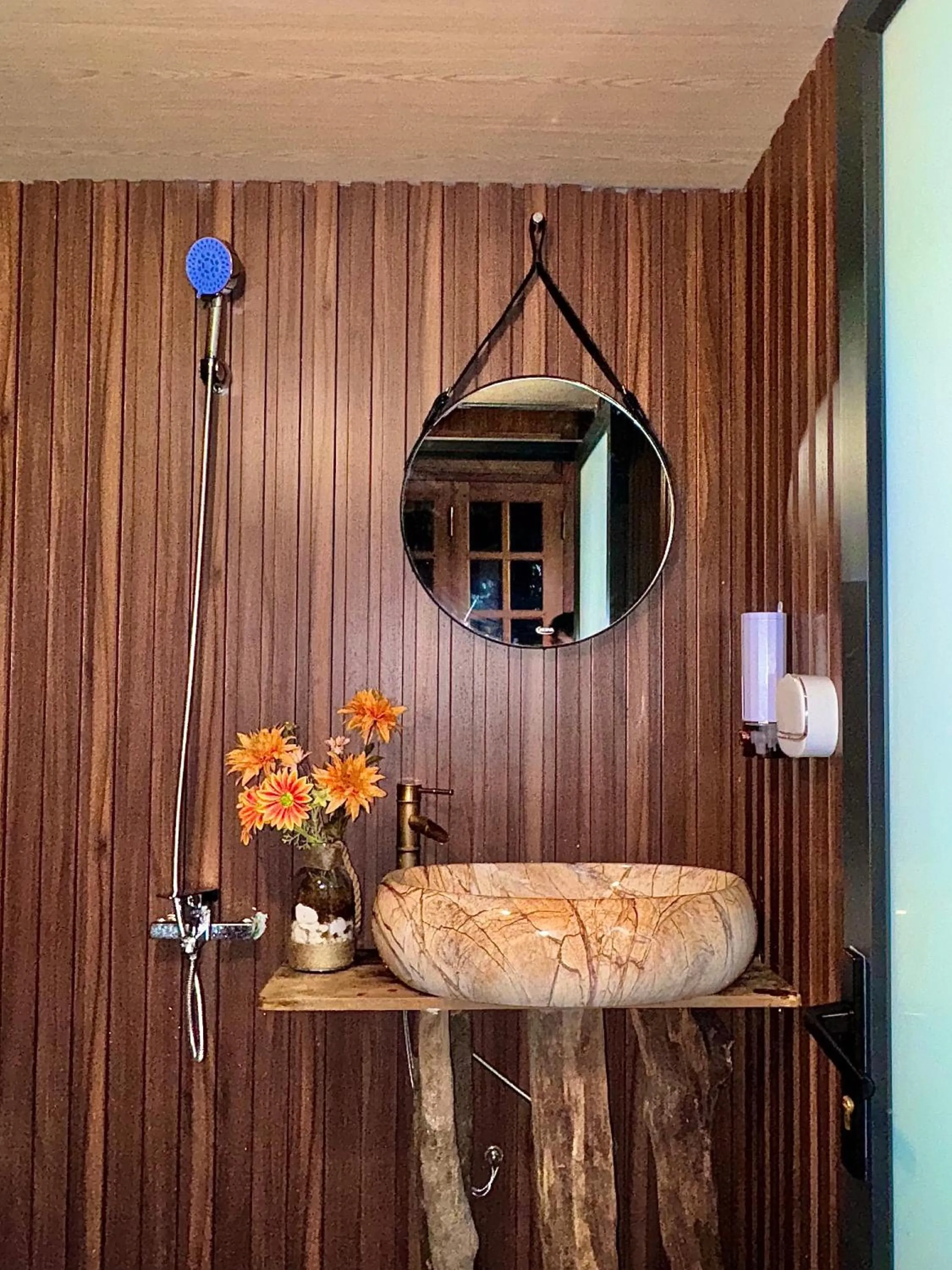 Shower in Surelee Homestay