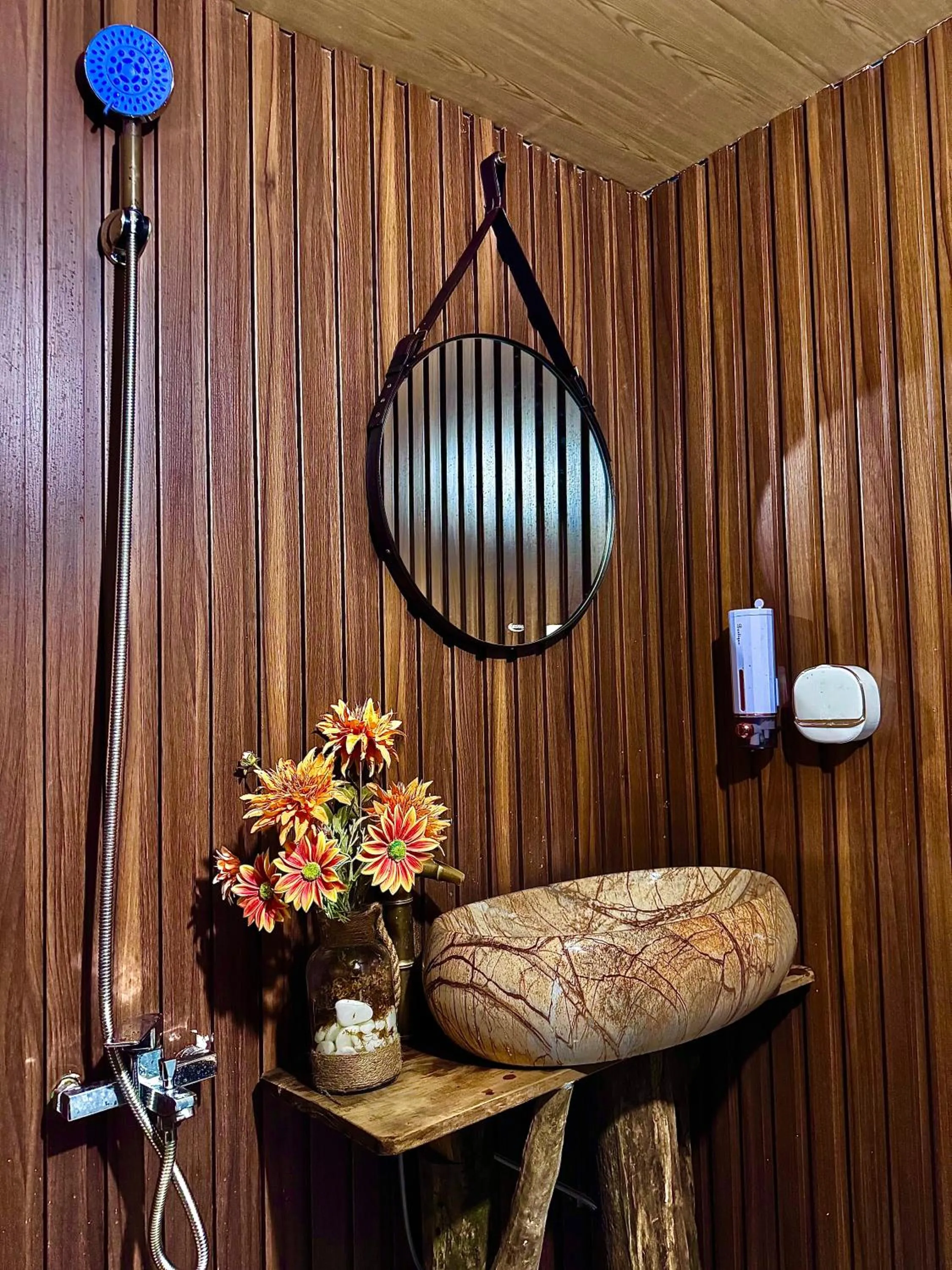 Shower in Surelee Homestay