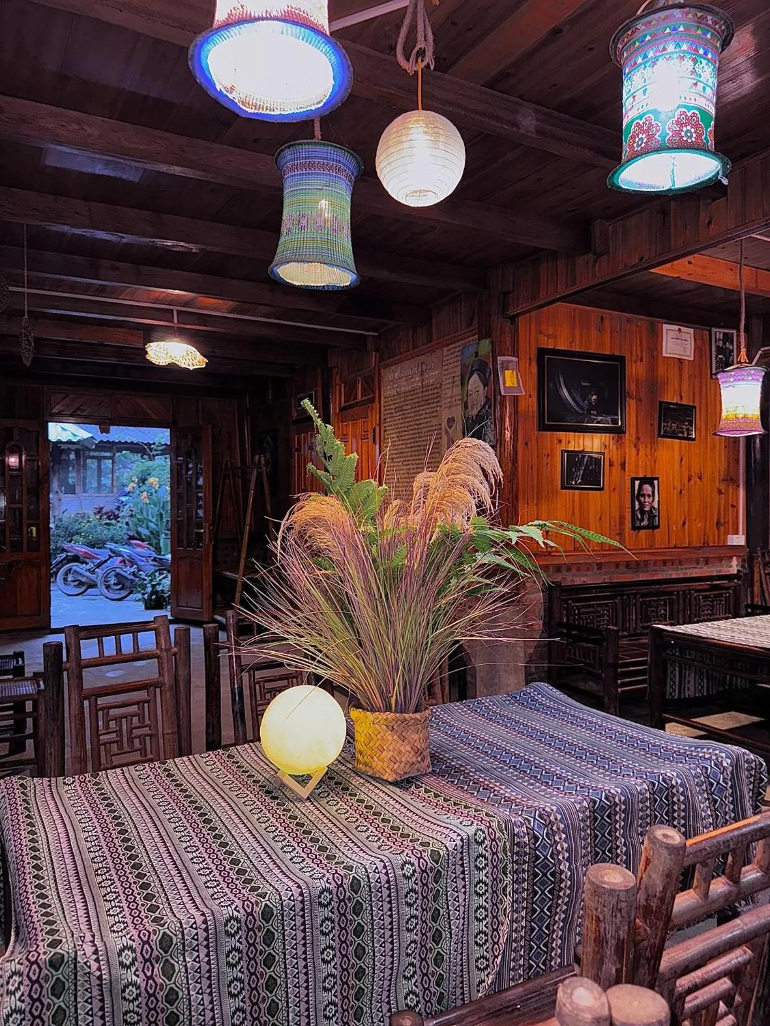 Restaurant/places to eat, Bed in Surelee Homestay