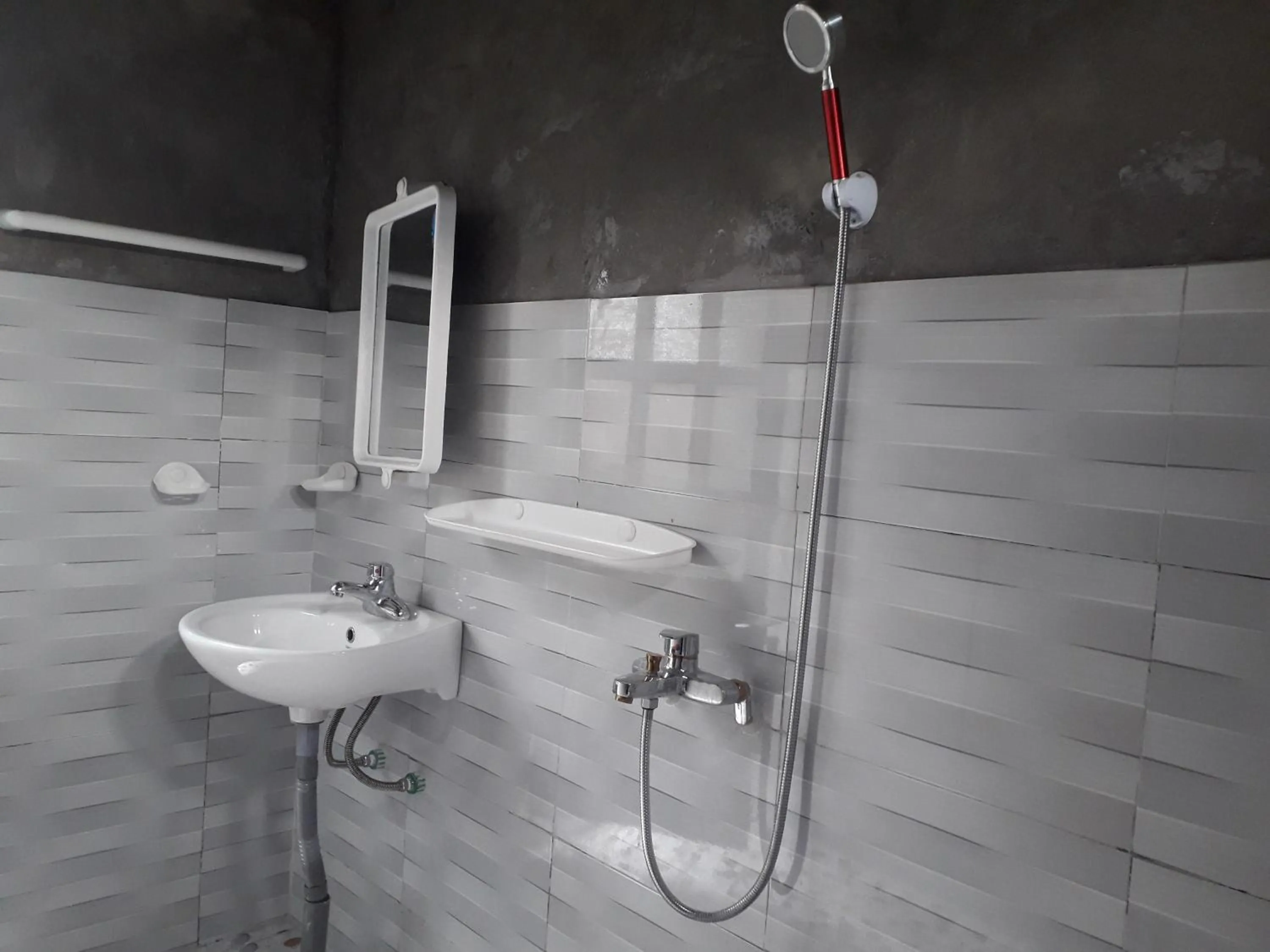 Shower in Surelee Homestay