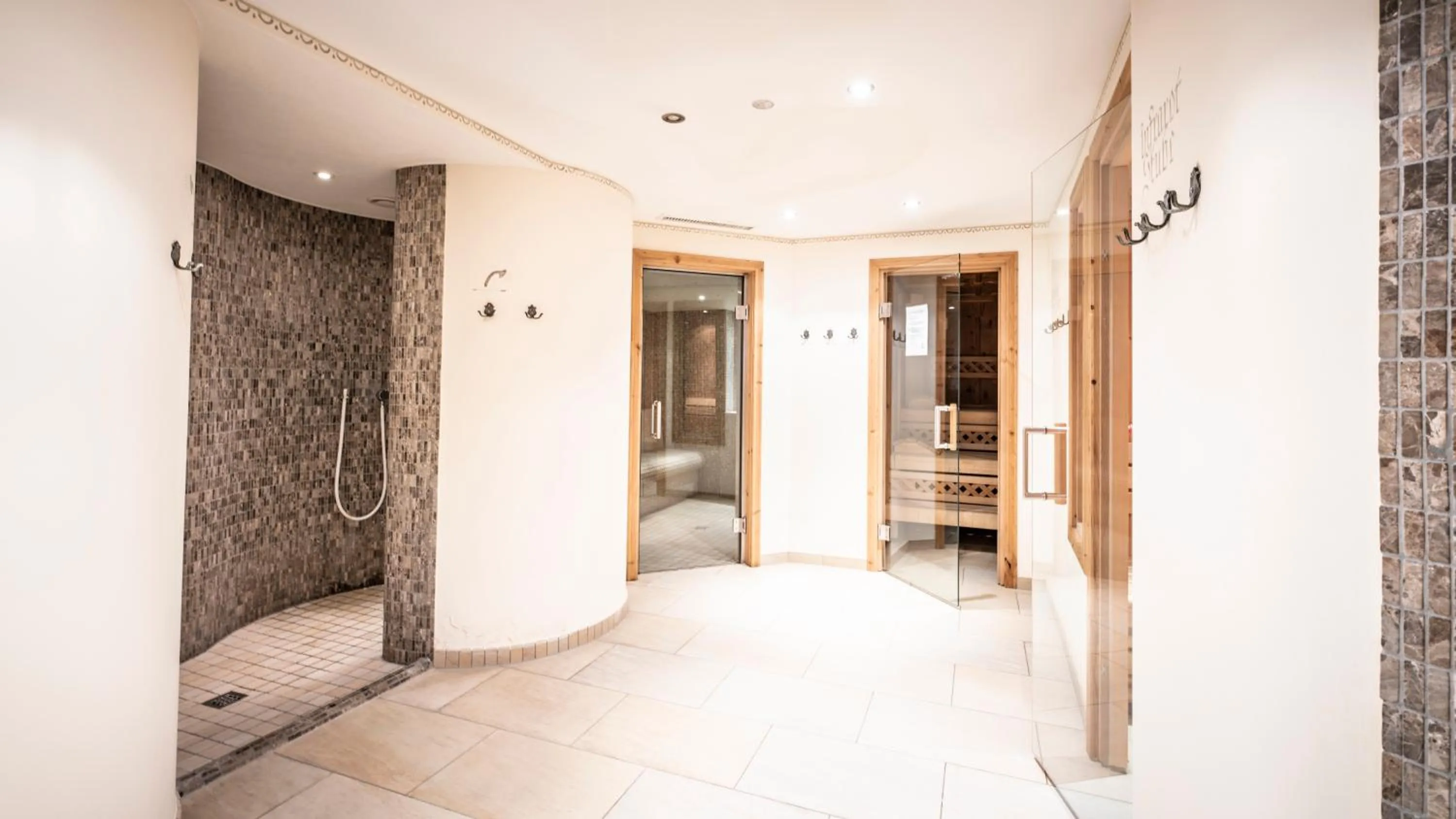 Sauna, Bed in Anthony´s Alpin Hotel Garni