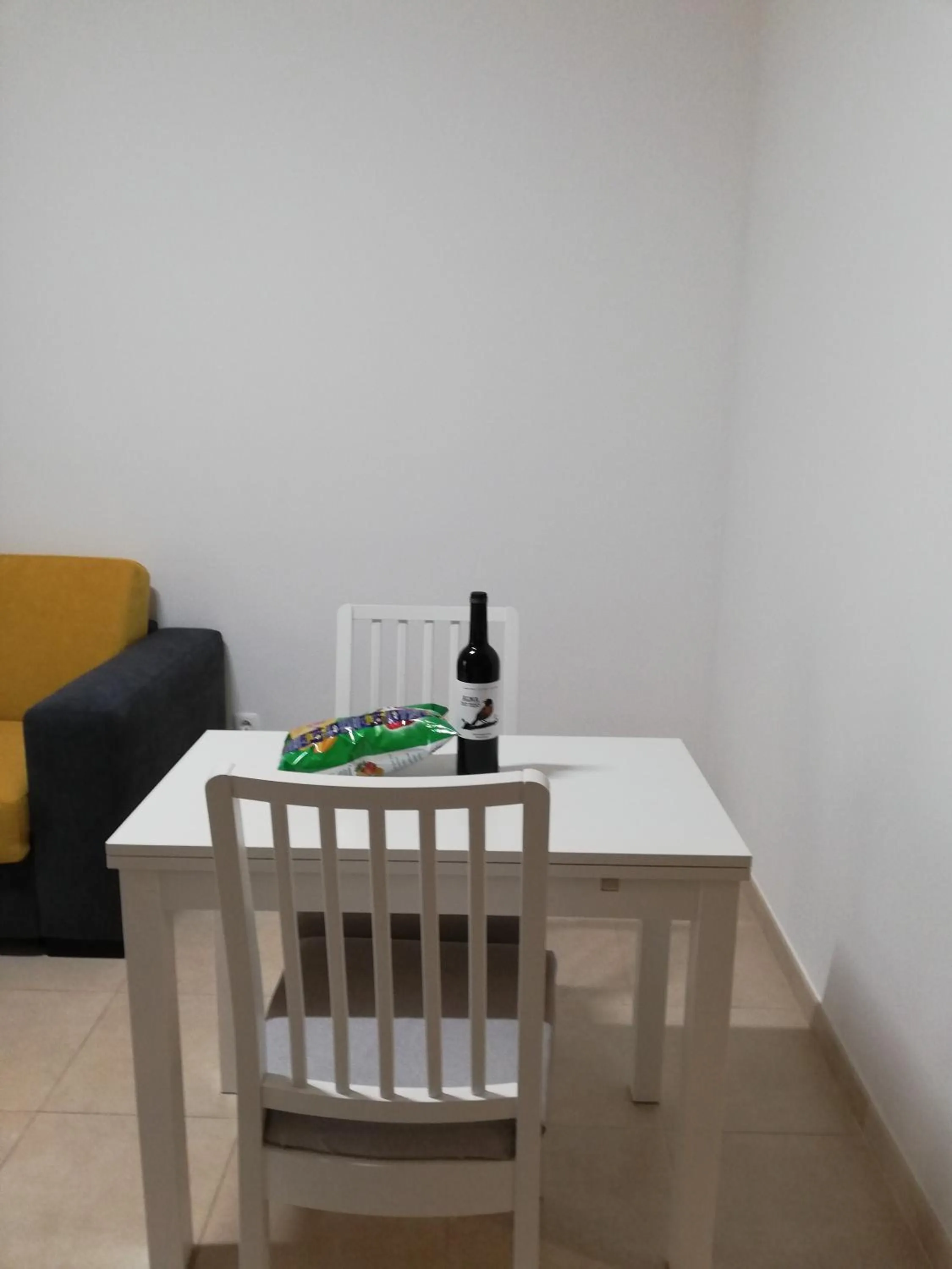 Living room in Flamingo Apartment