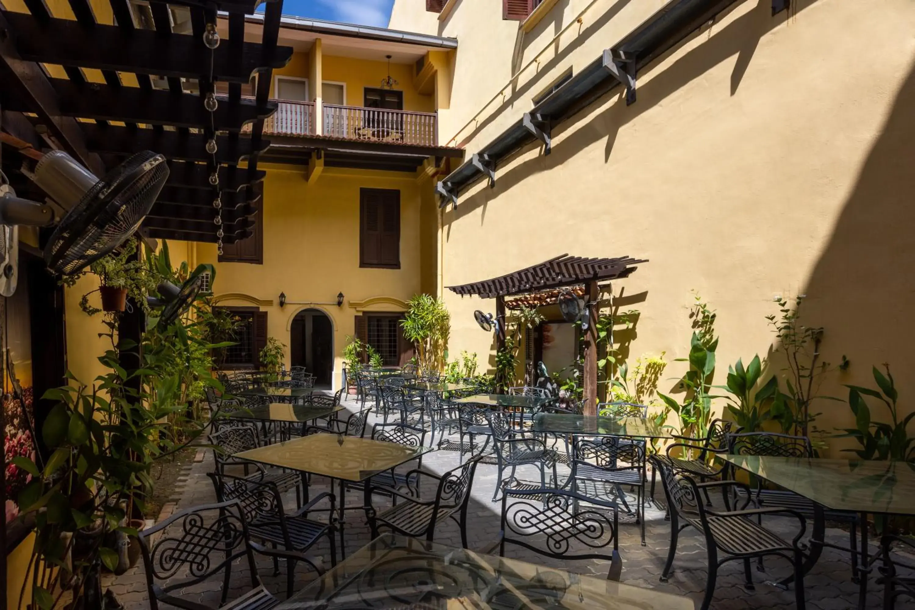 Restaurant/places to eat in Hotel Puri Melaka Restaurant/places to eat in Hotel Puri Melaka