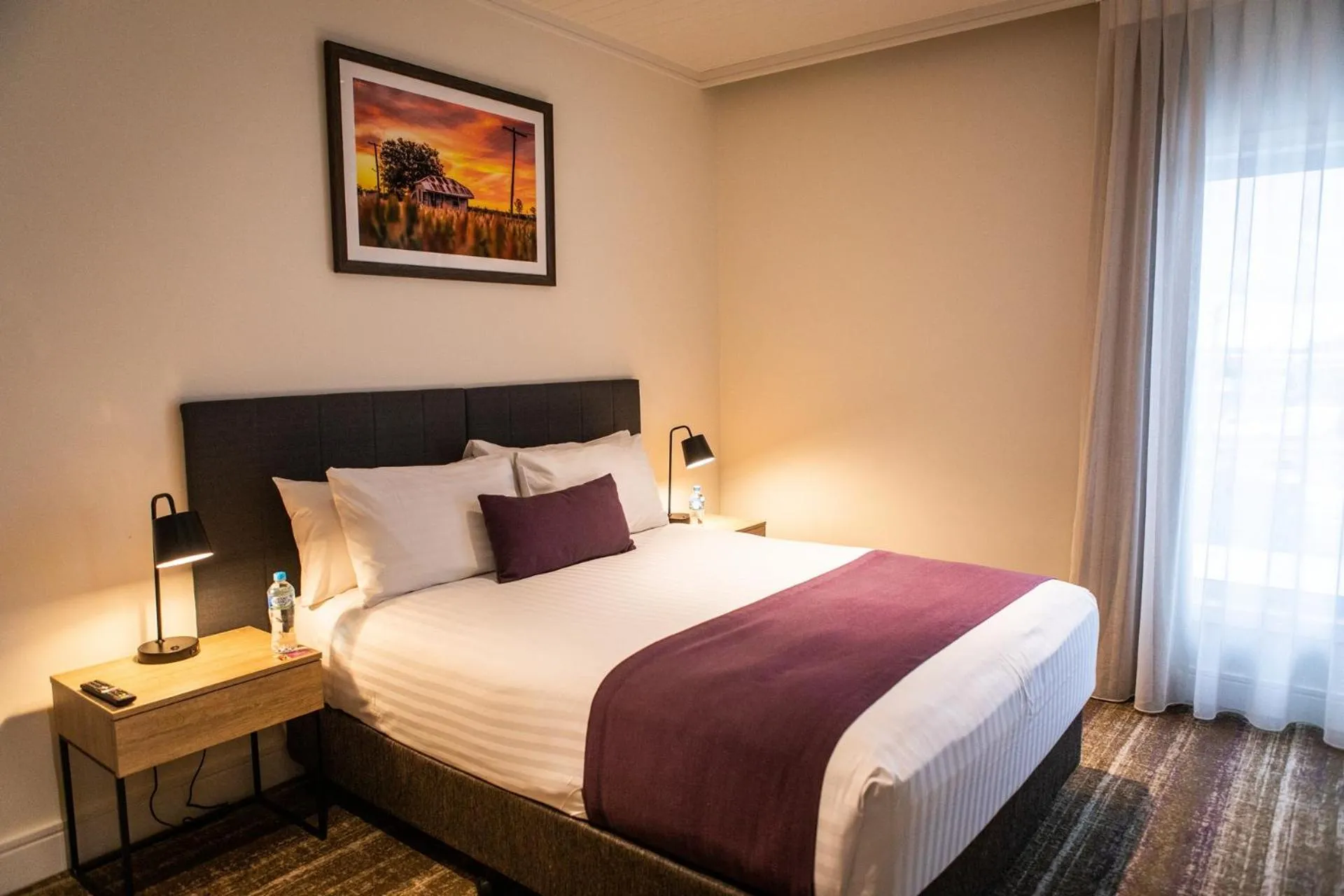 Bedroom, Bed in Porter's Plainland Hotel