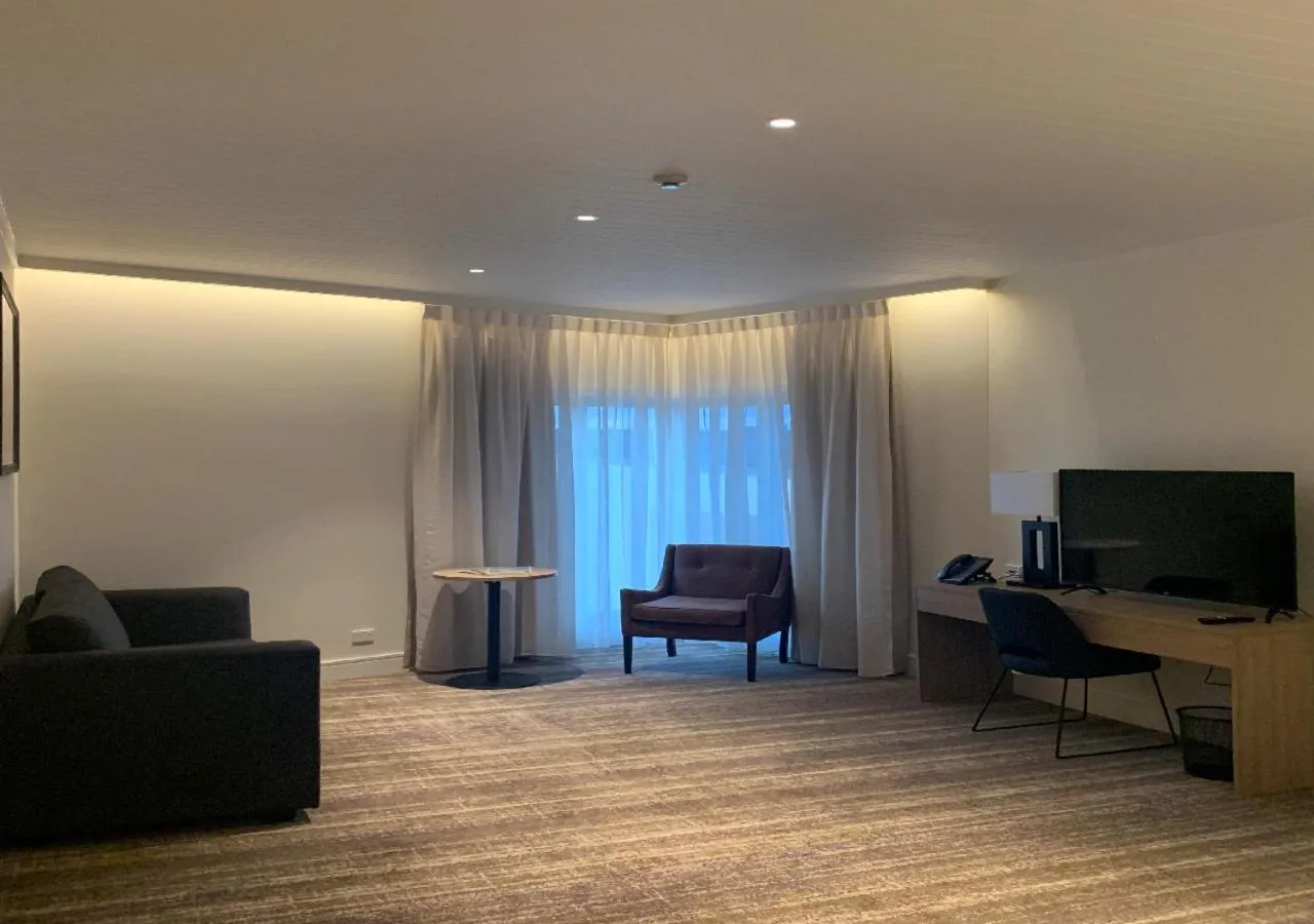 TV and multimedia in Porter's Plainland Hotel