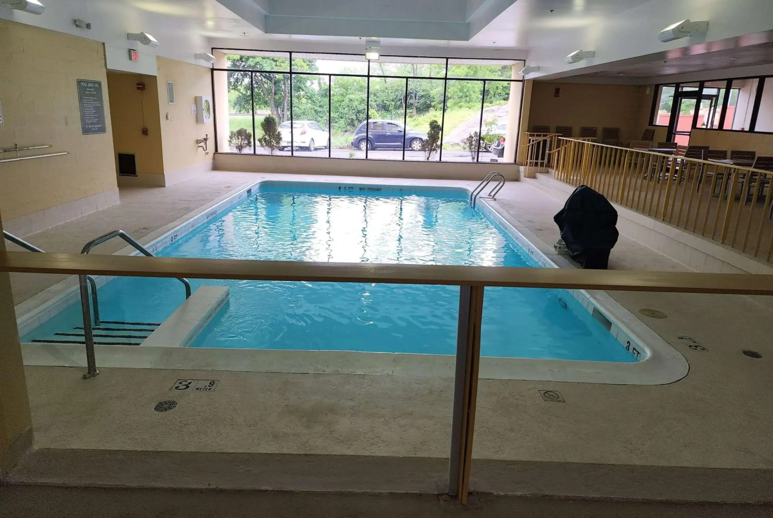 Swimming Pool in La Quinta by Wyndham Stamford / New York City