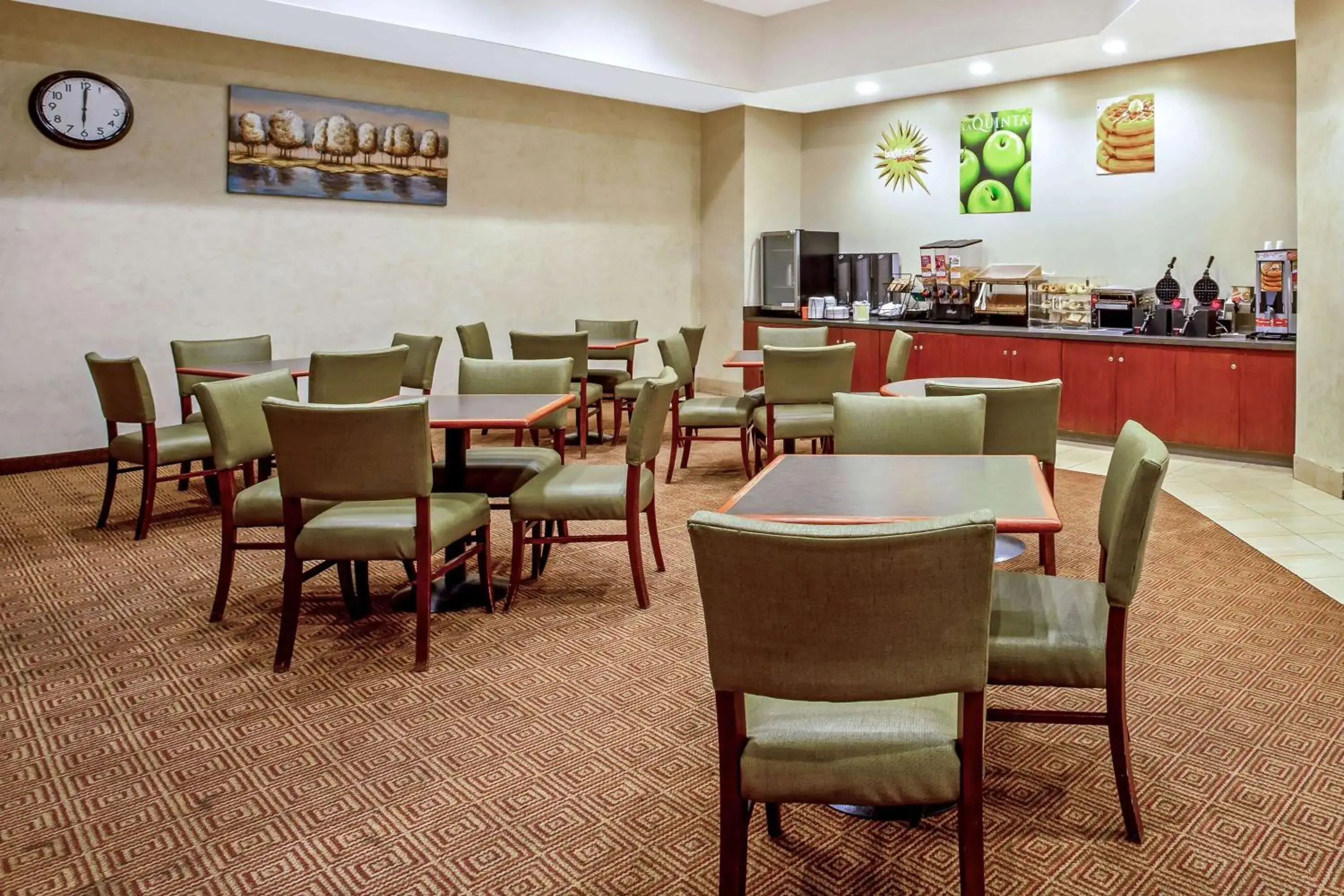 Restaurant/Places to Eat in La Quinta by Wyndham Stamford / New York City
