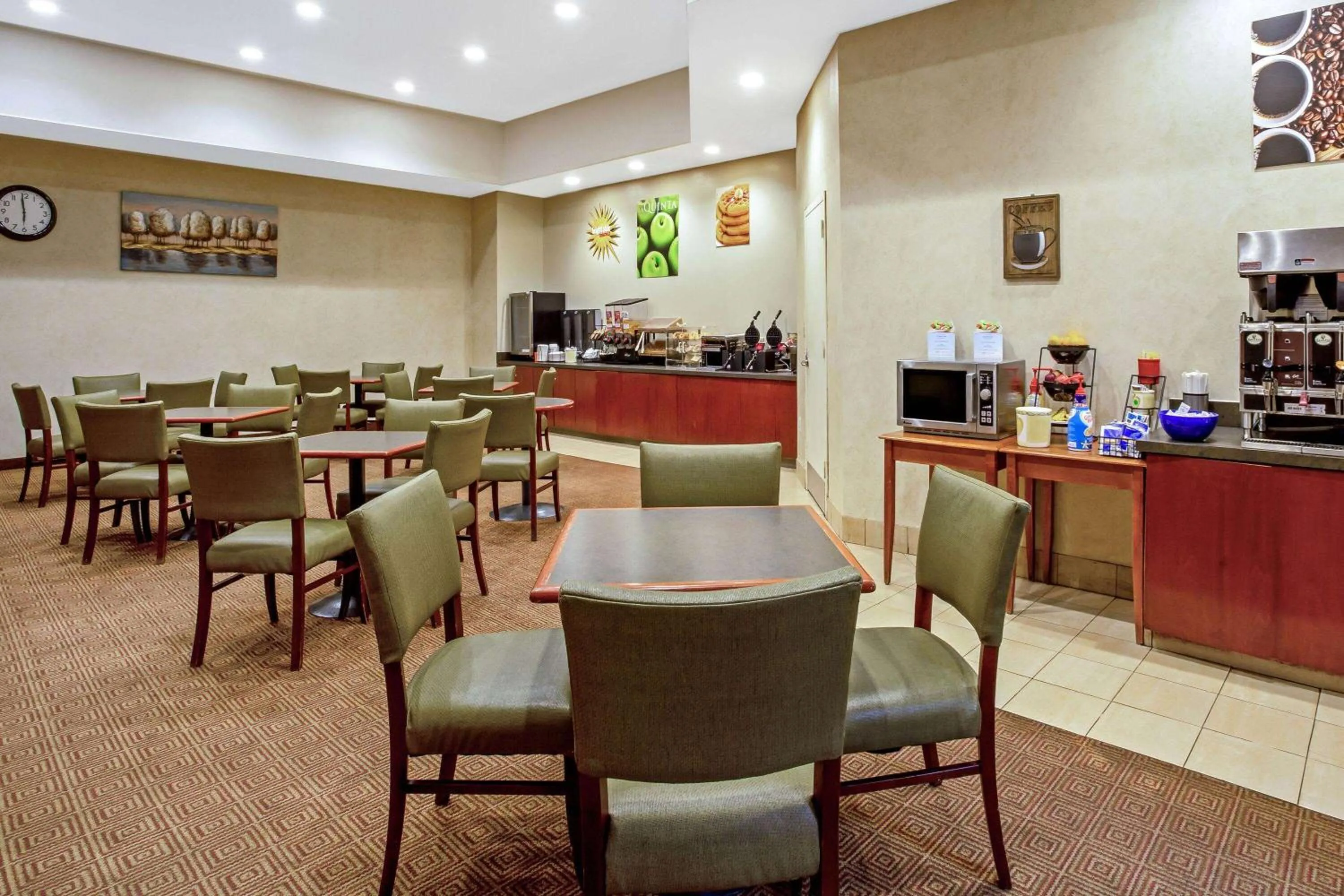 Breakfast in La Quinta by Wyndham Stamford / New York City